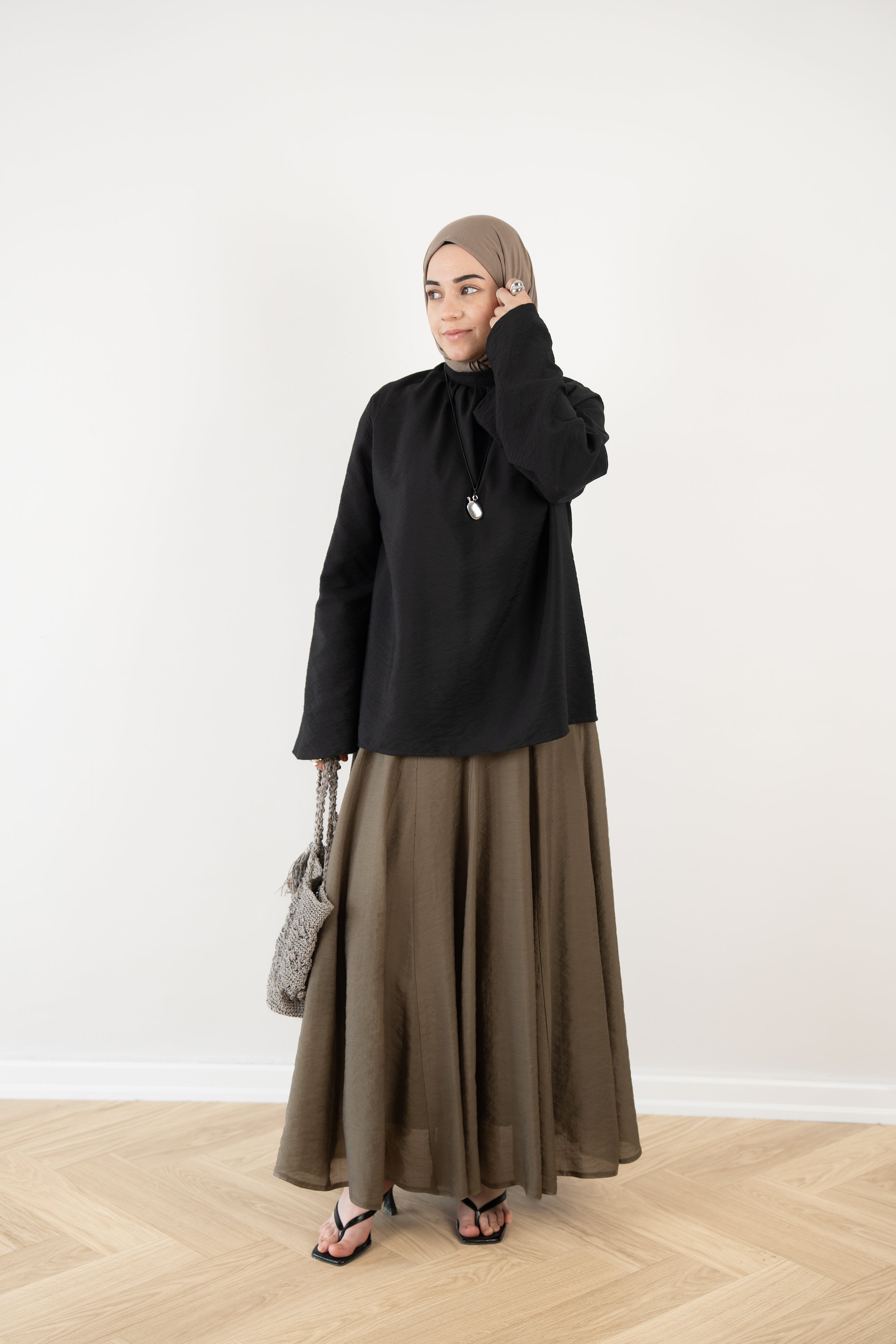 Helen Hakim Yaka Dökümlü Bluz SİYAH