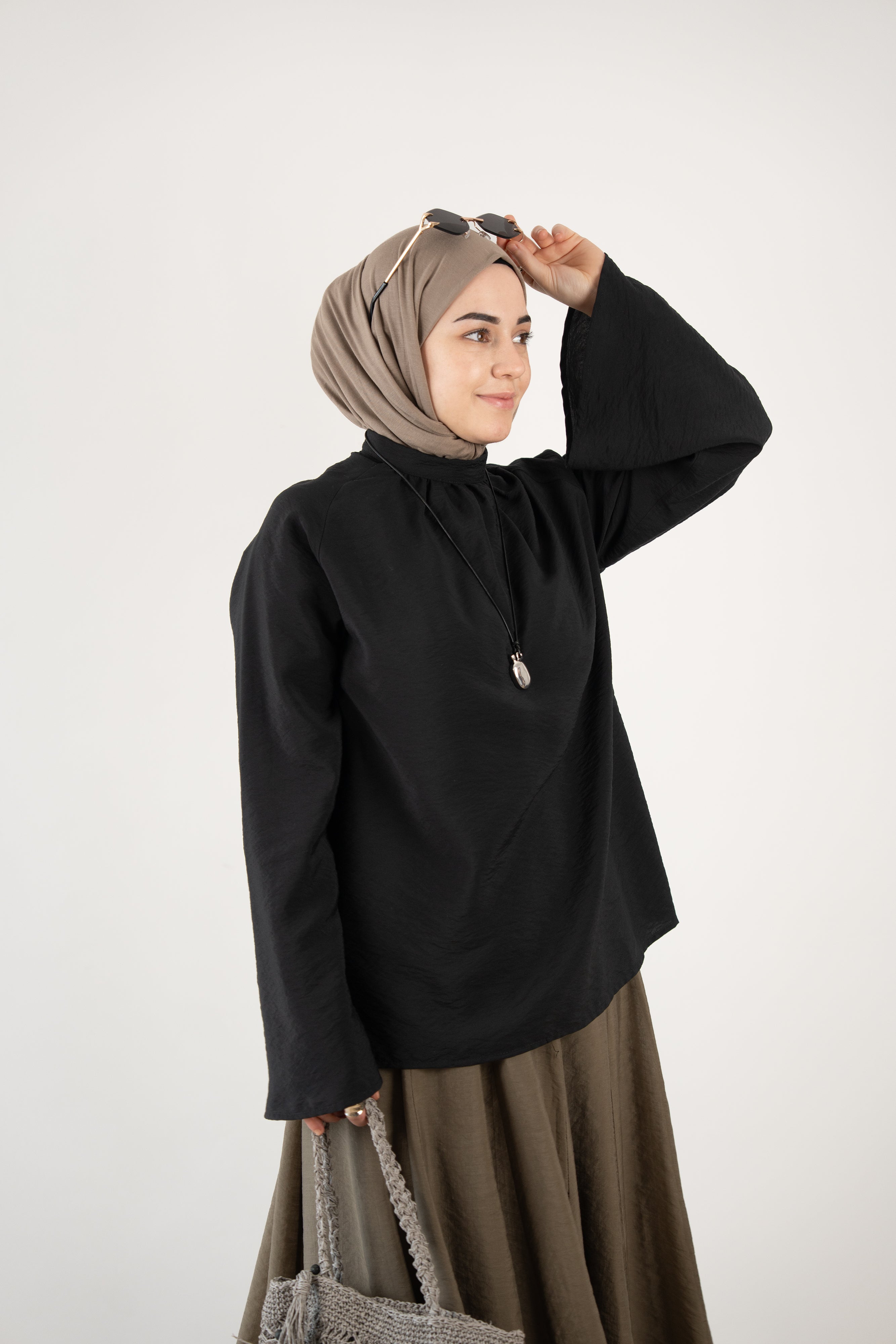 Helen Hakim Yaka Dökümlü Bluz SİYAH