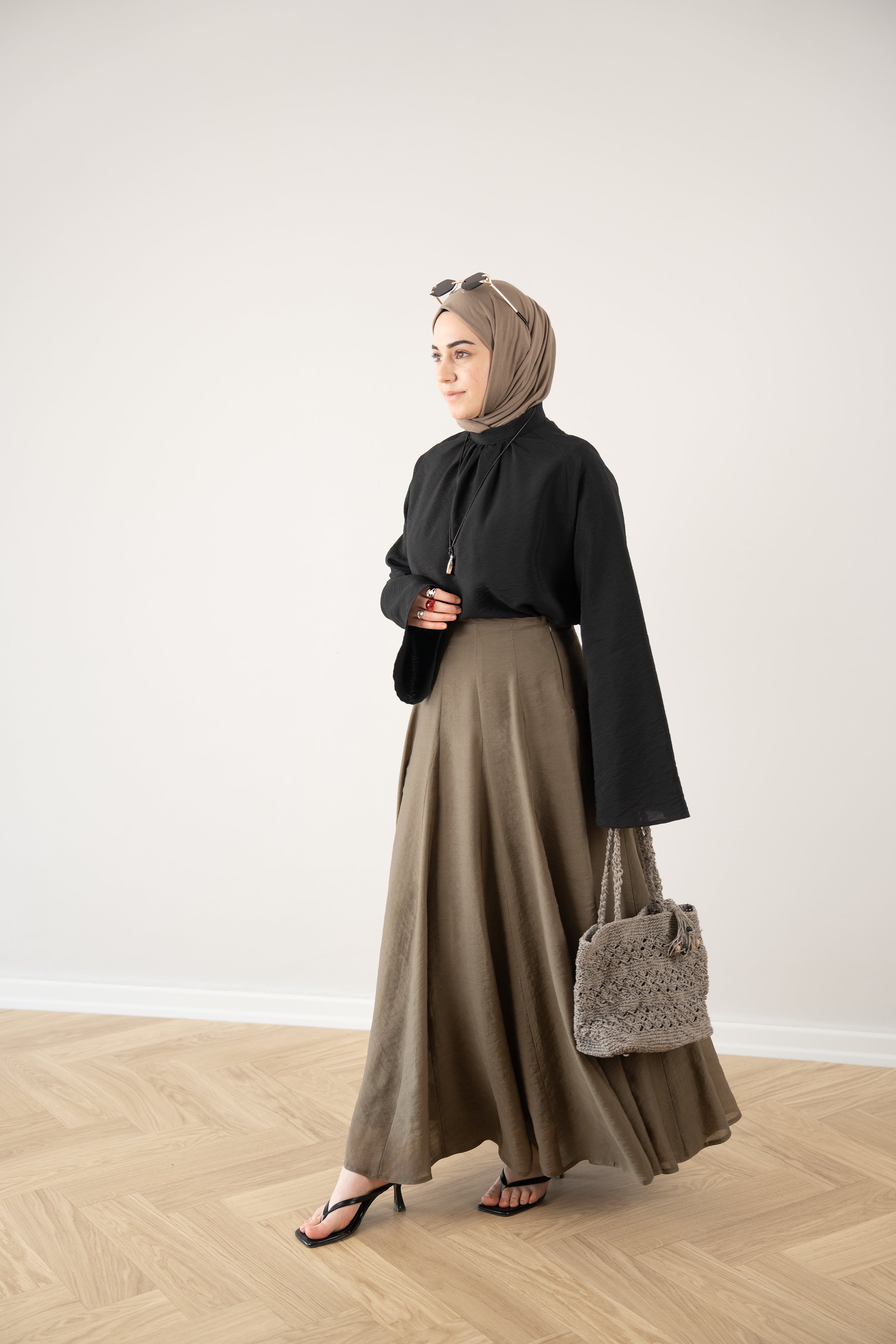Helen Hakim Yaka Dökümlü Bluz SİYAH