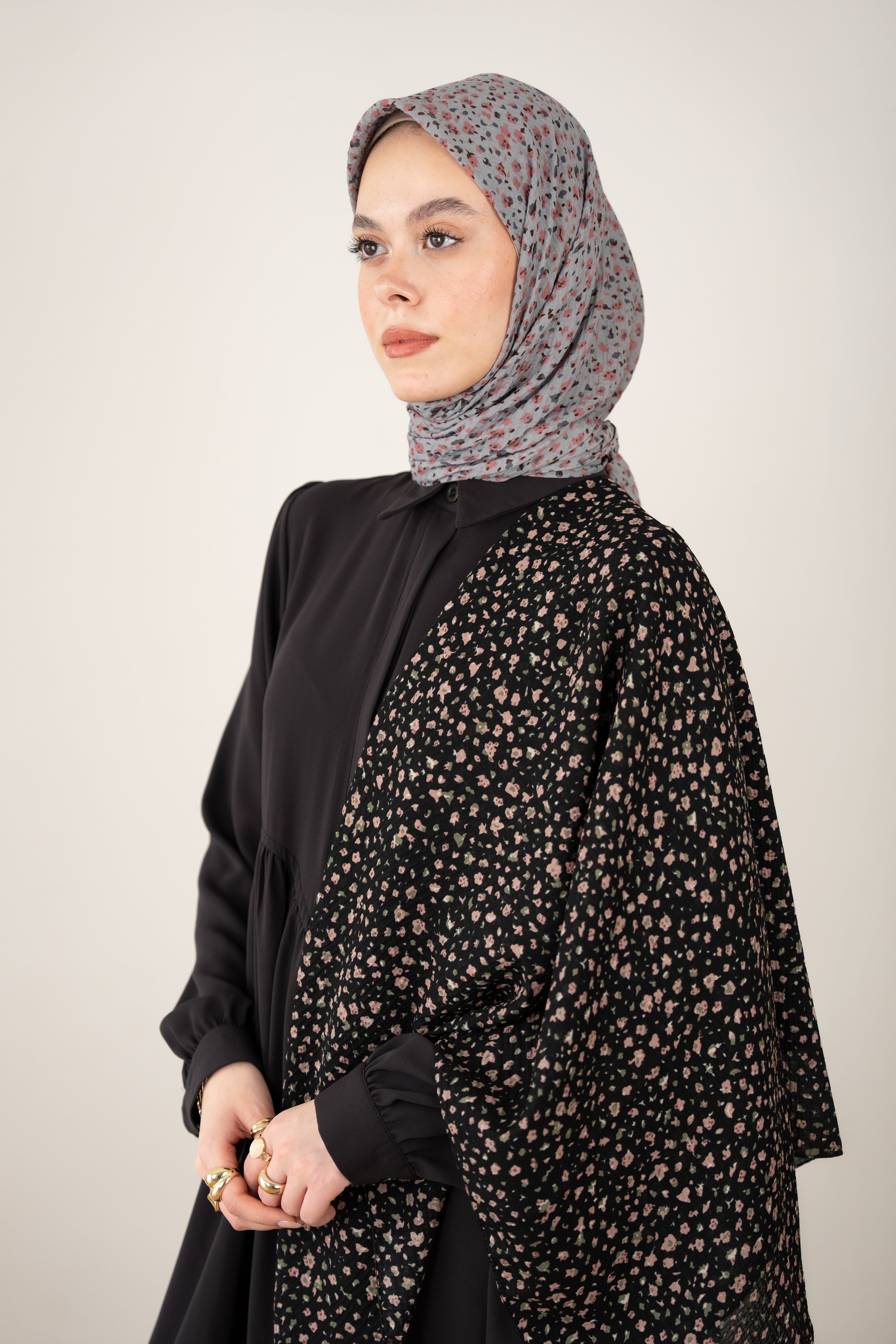 Çiçek Desenli Bürümcük Eşarp GRİ