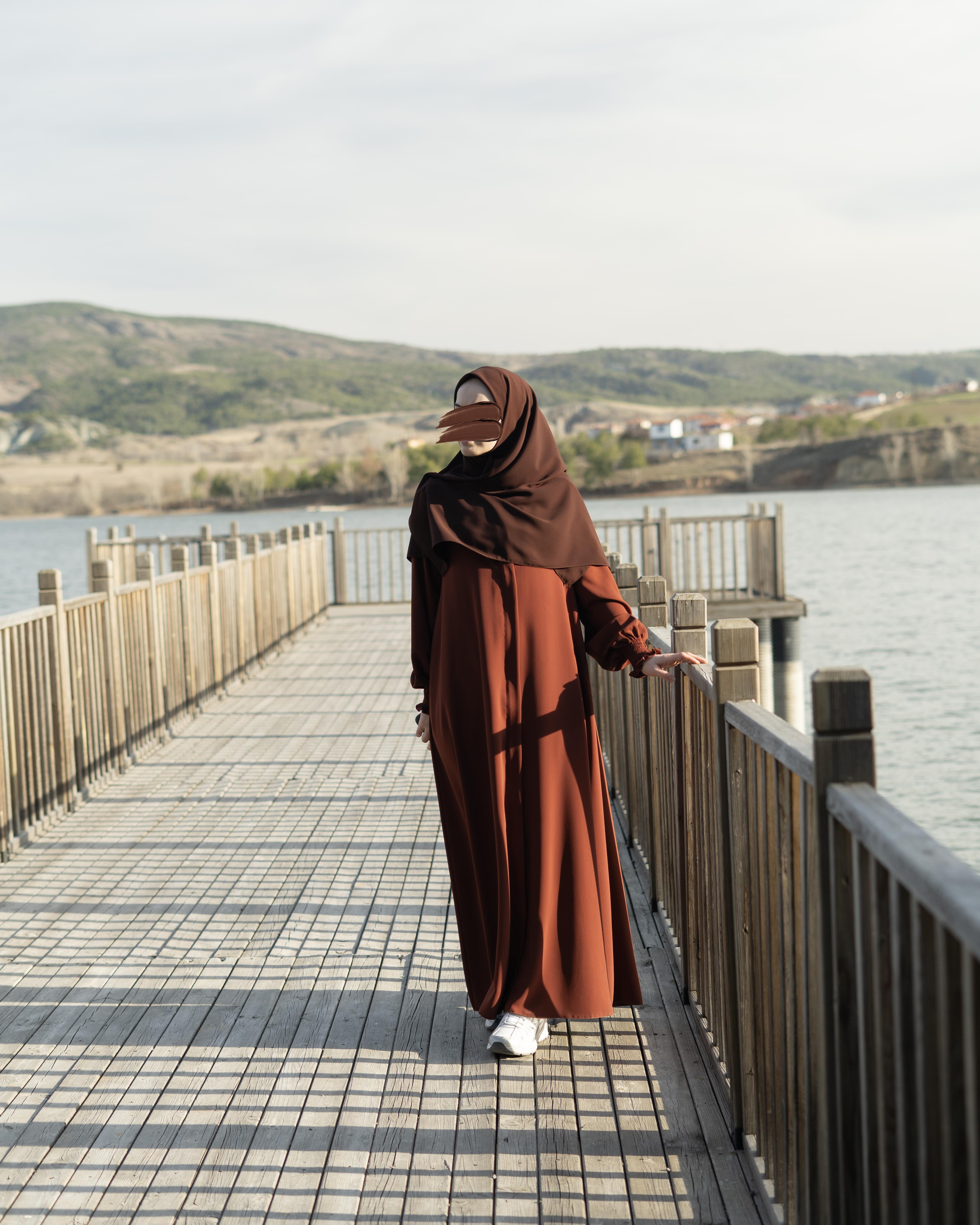 Aynil Kloş Ferace KIZILCIK