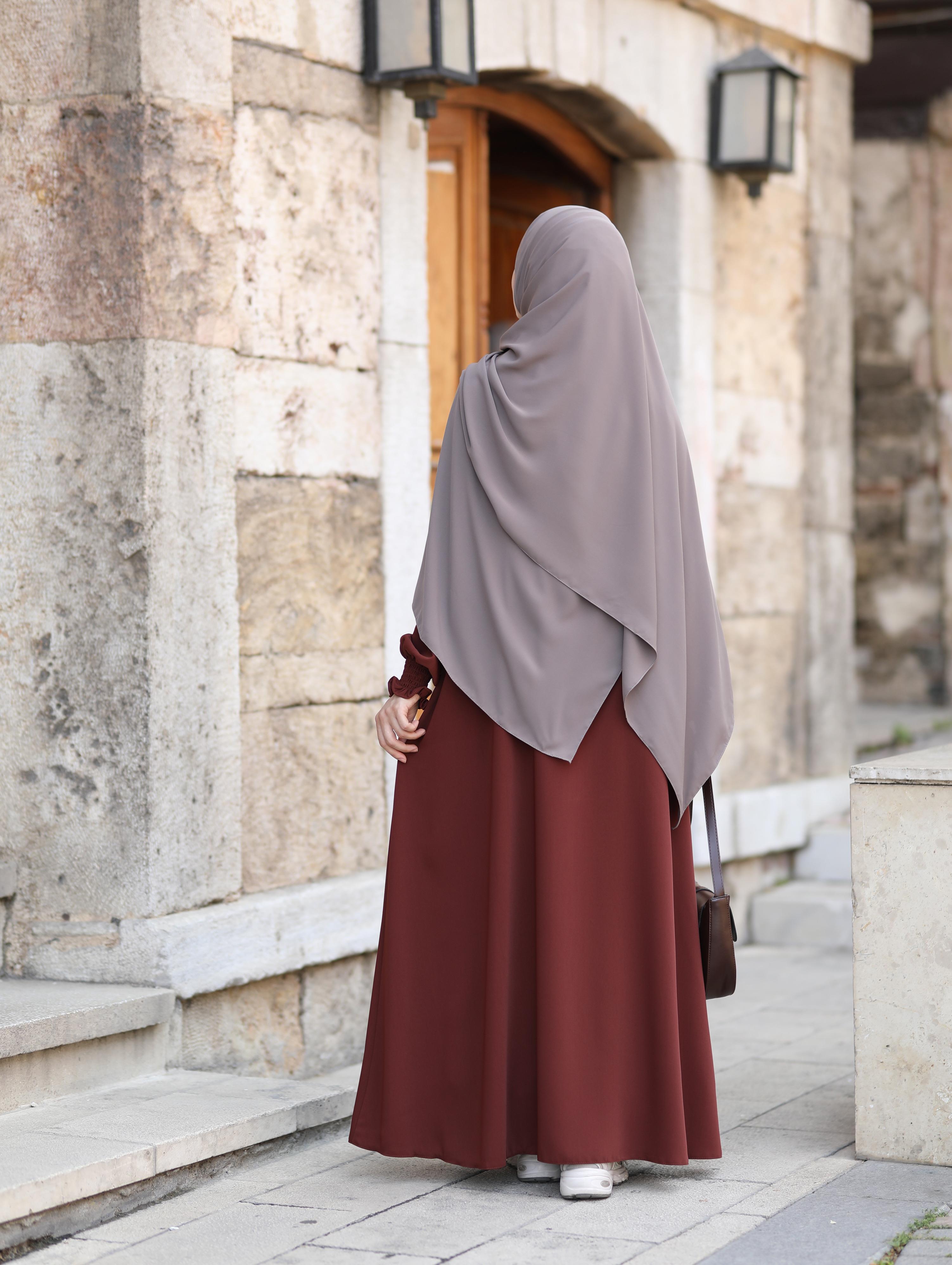 Aynil Kloş Ferace KIZILCIK