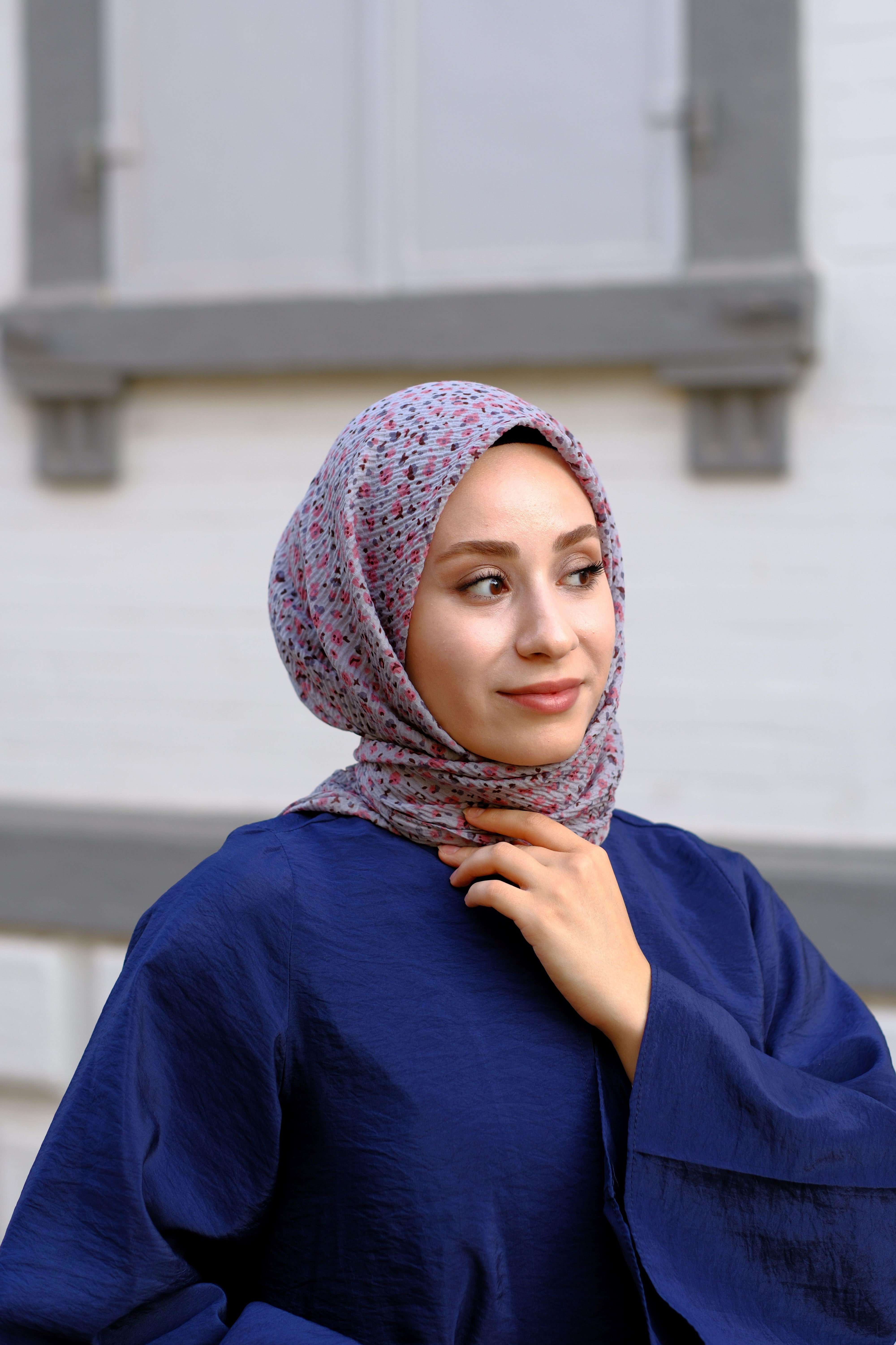 Çiçek Desenli Bürümcük Eşarp GRİ