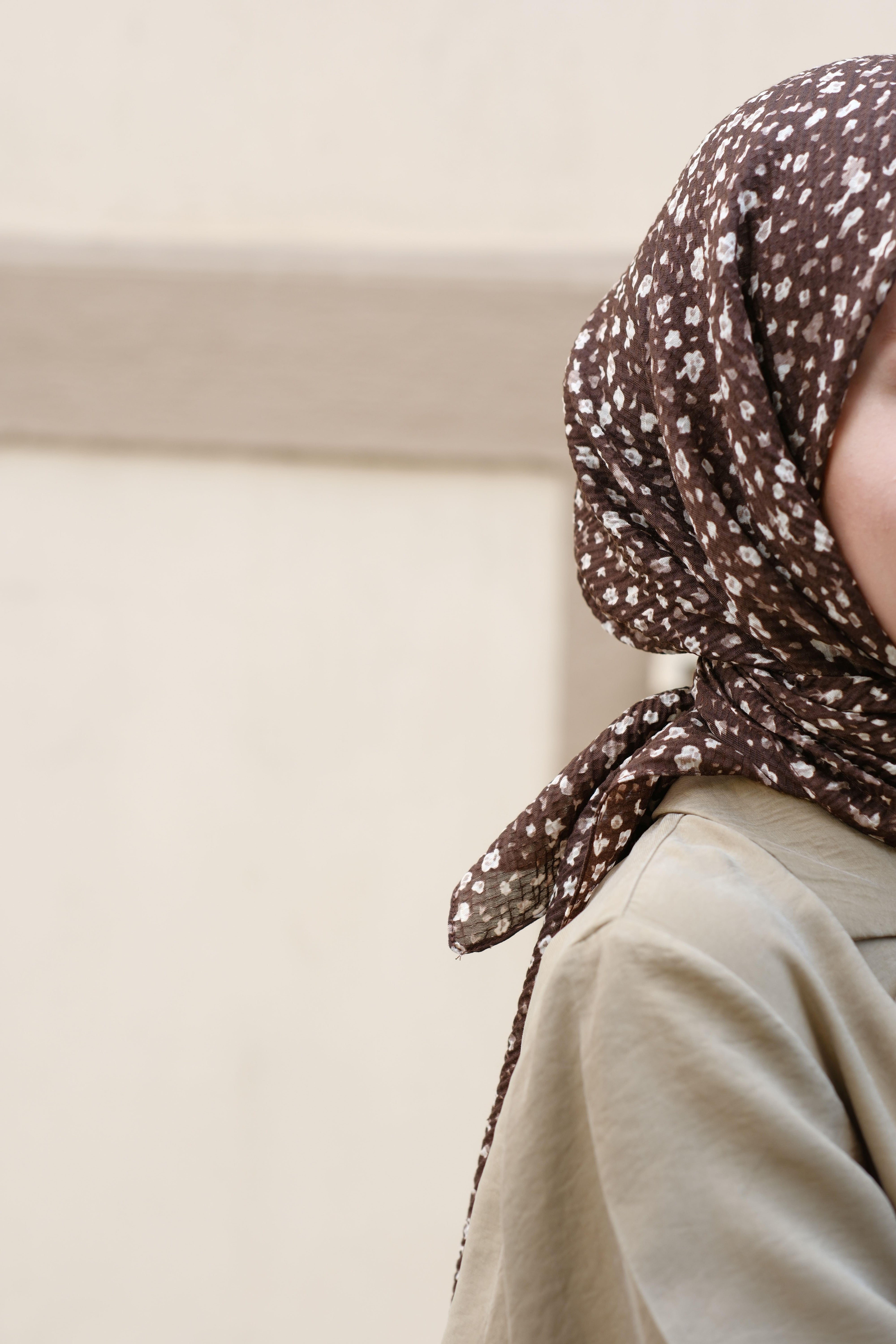 Çiçek Desenli Bürümcük Eşarp KAHVERENGİ