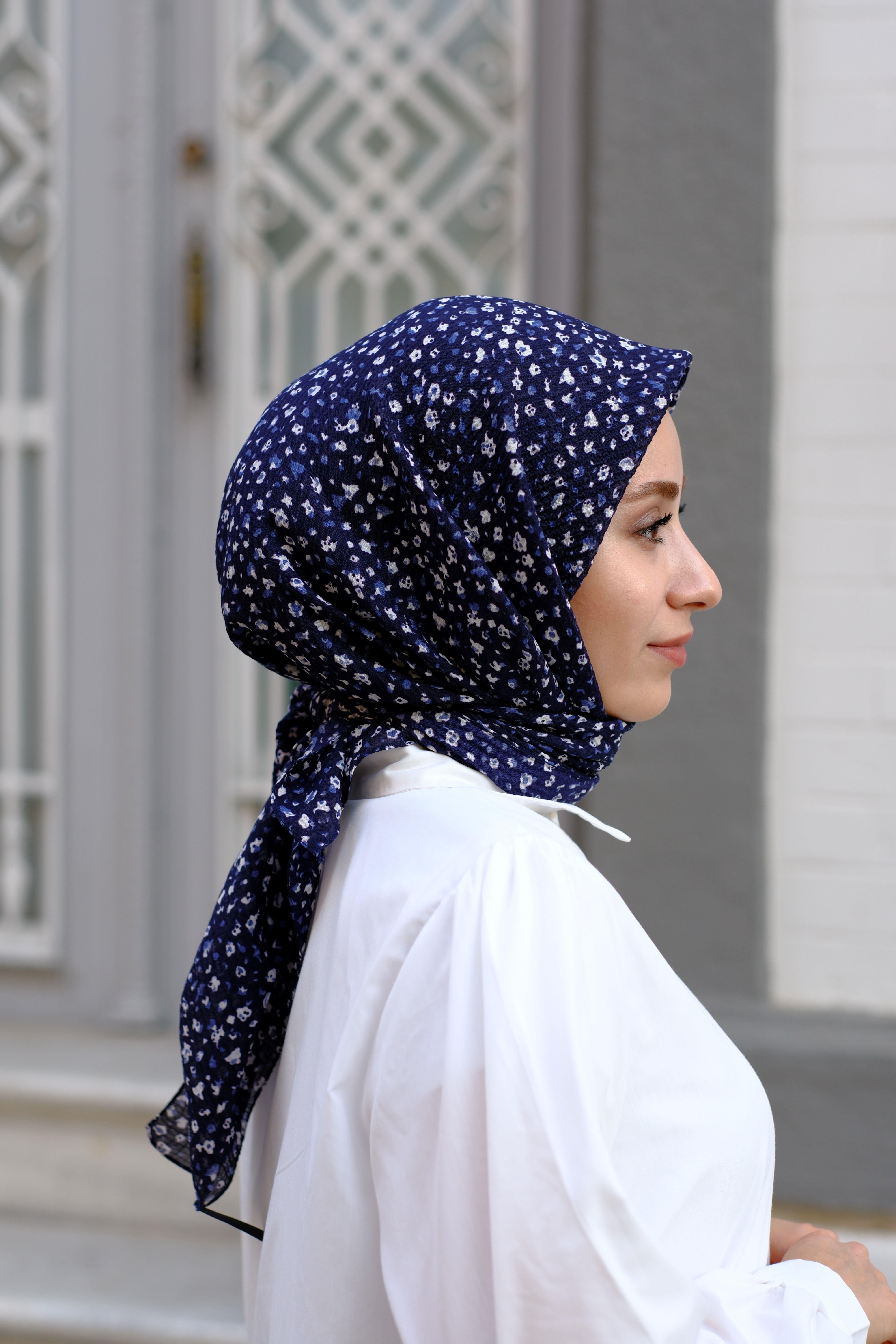 Çiçek Desenli Bürümcük Eşarp LACİVERT