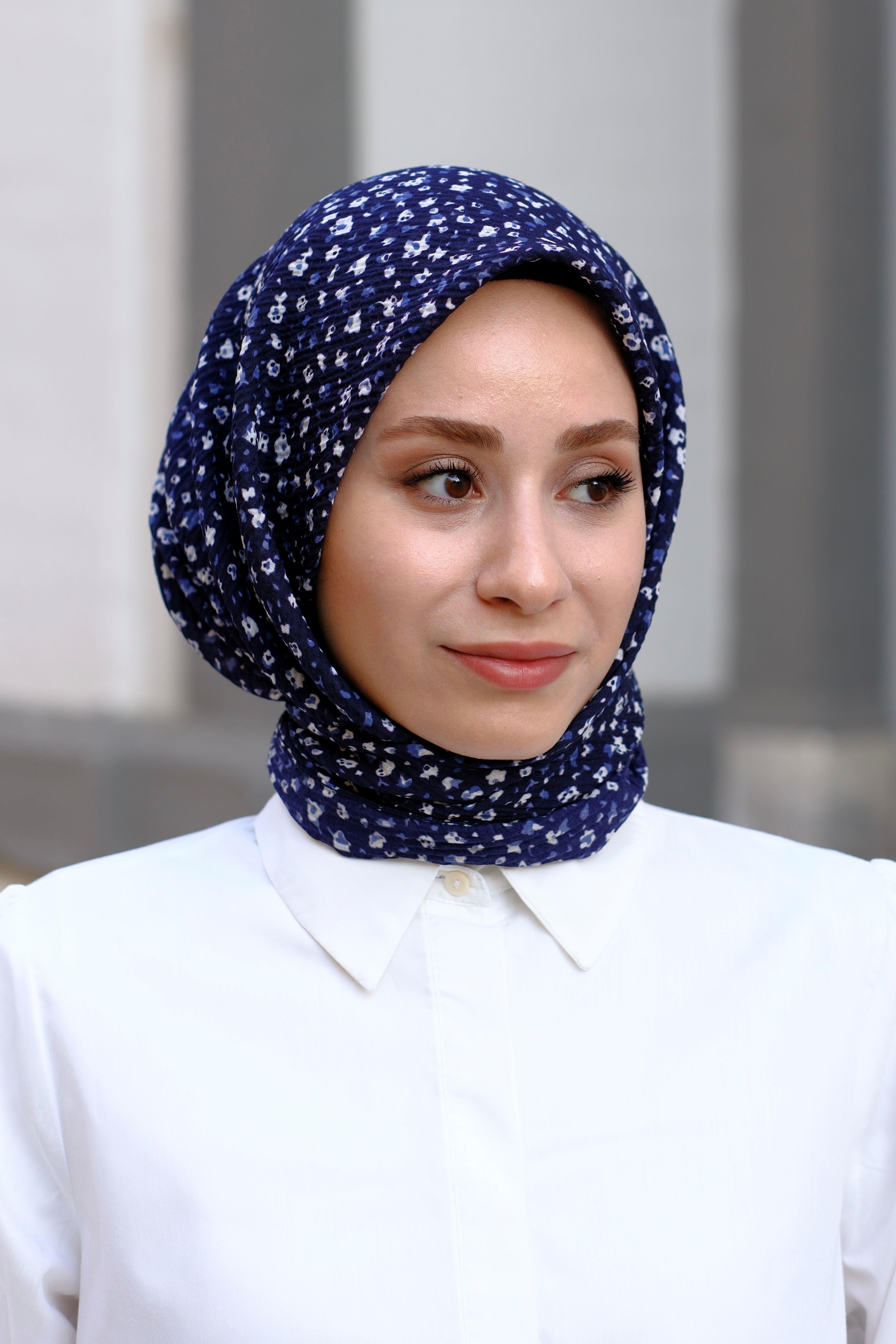 Çiçek Desenli Bürümcük Eşarp LACİVERT