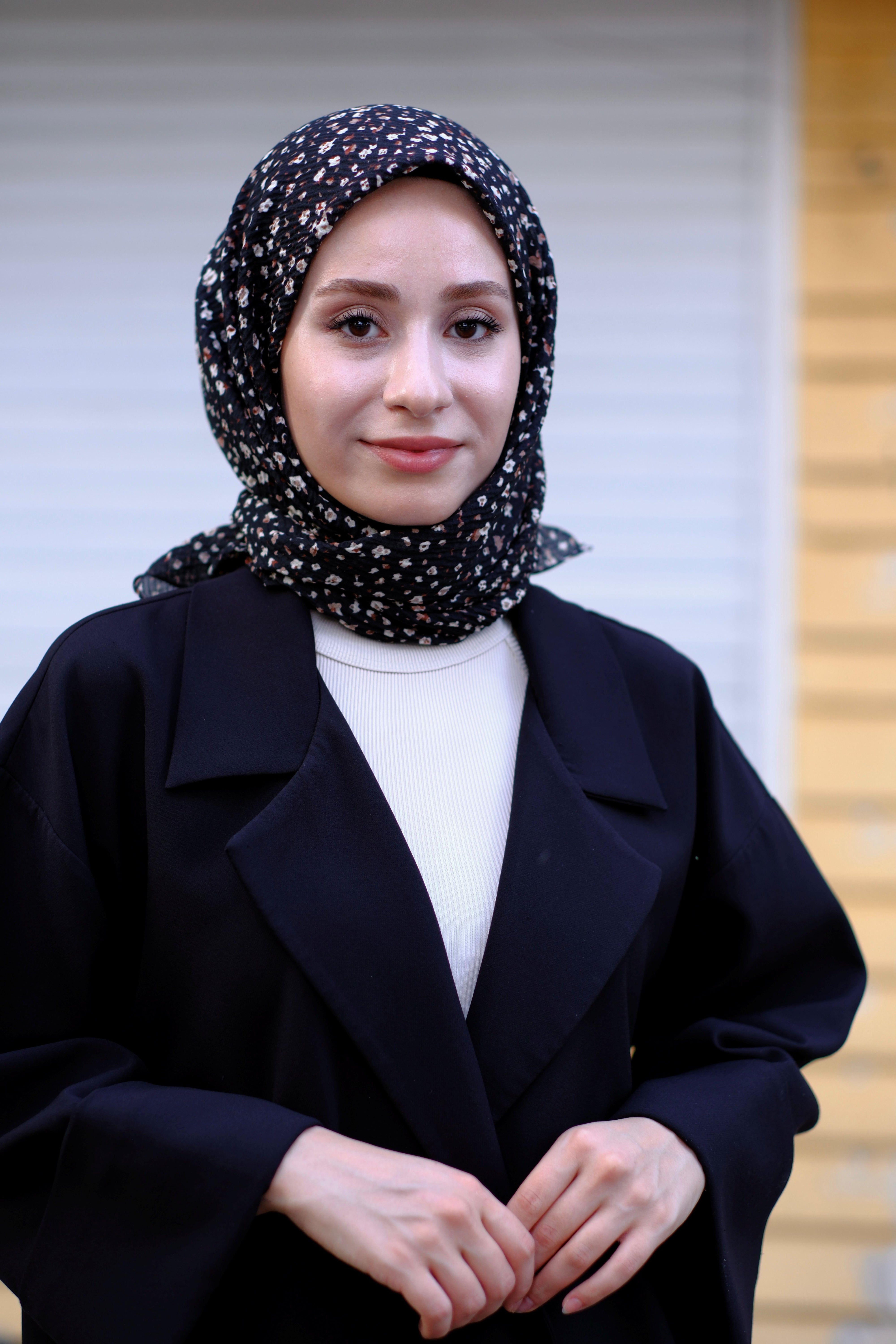 Çiçek Desenli Bürümcük Eşarp SİYAH