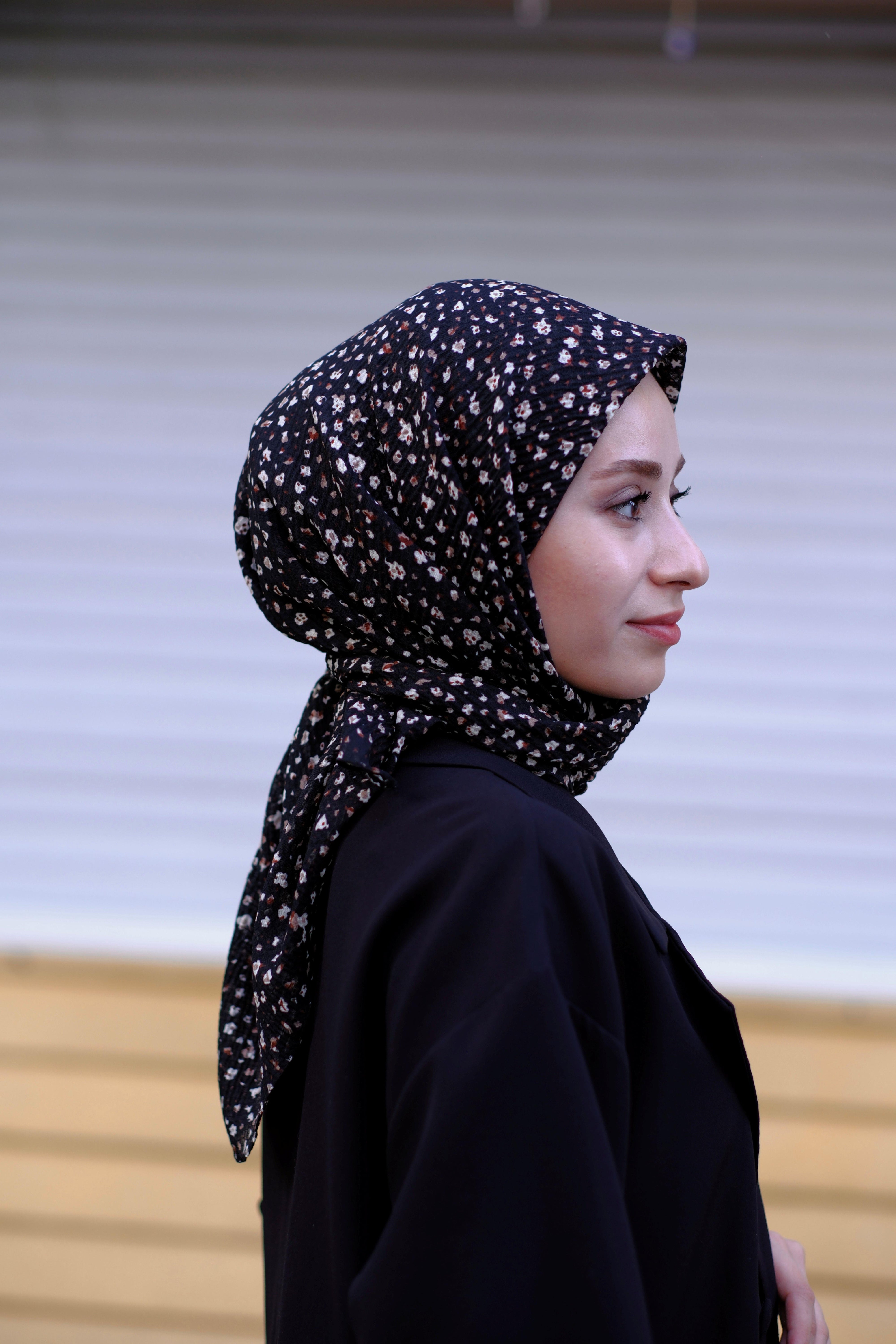 Çiçek Desenli Bürümcük Eşarp SİYAH