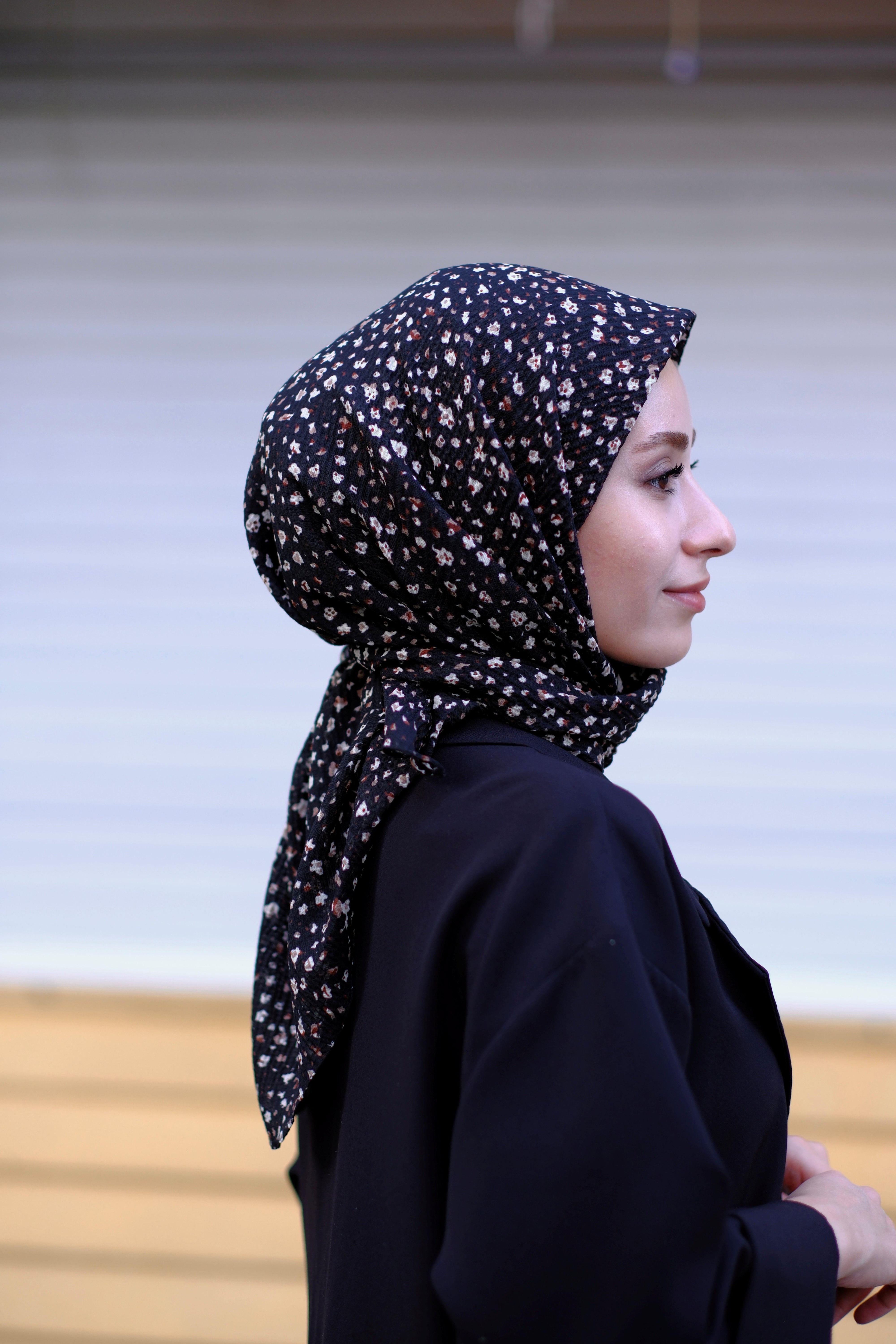 Çiçek Desenli Bürümcük Eşarp SİYAH