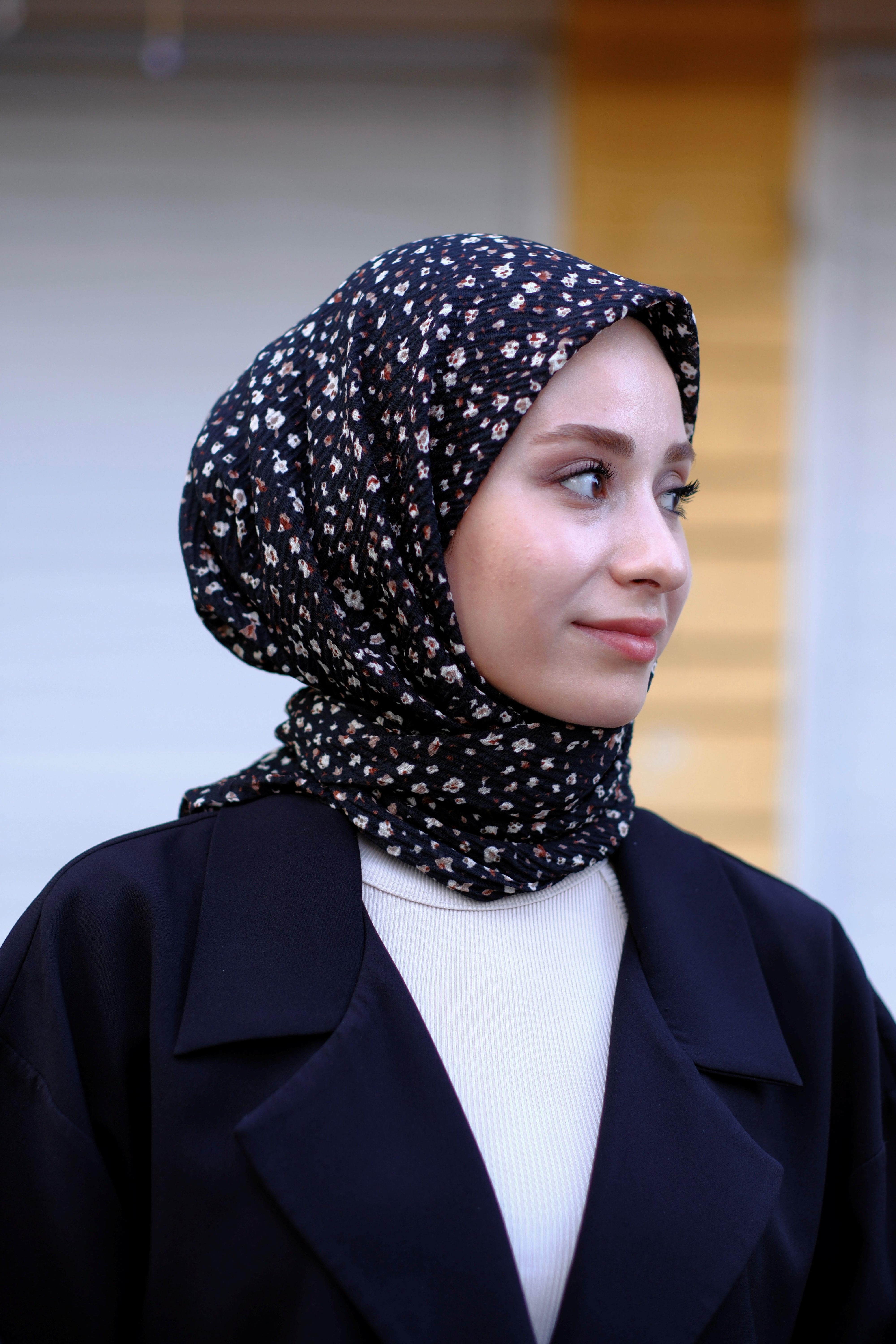 Çiçek Desenli Bürümcük Eşarp SİYAH