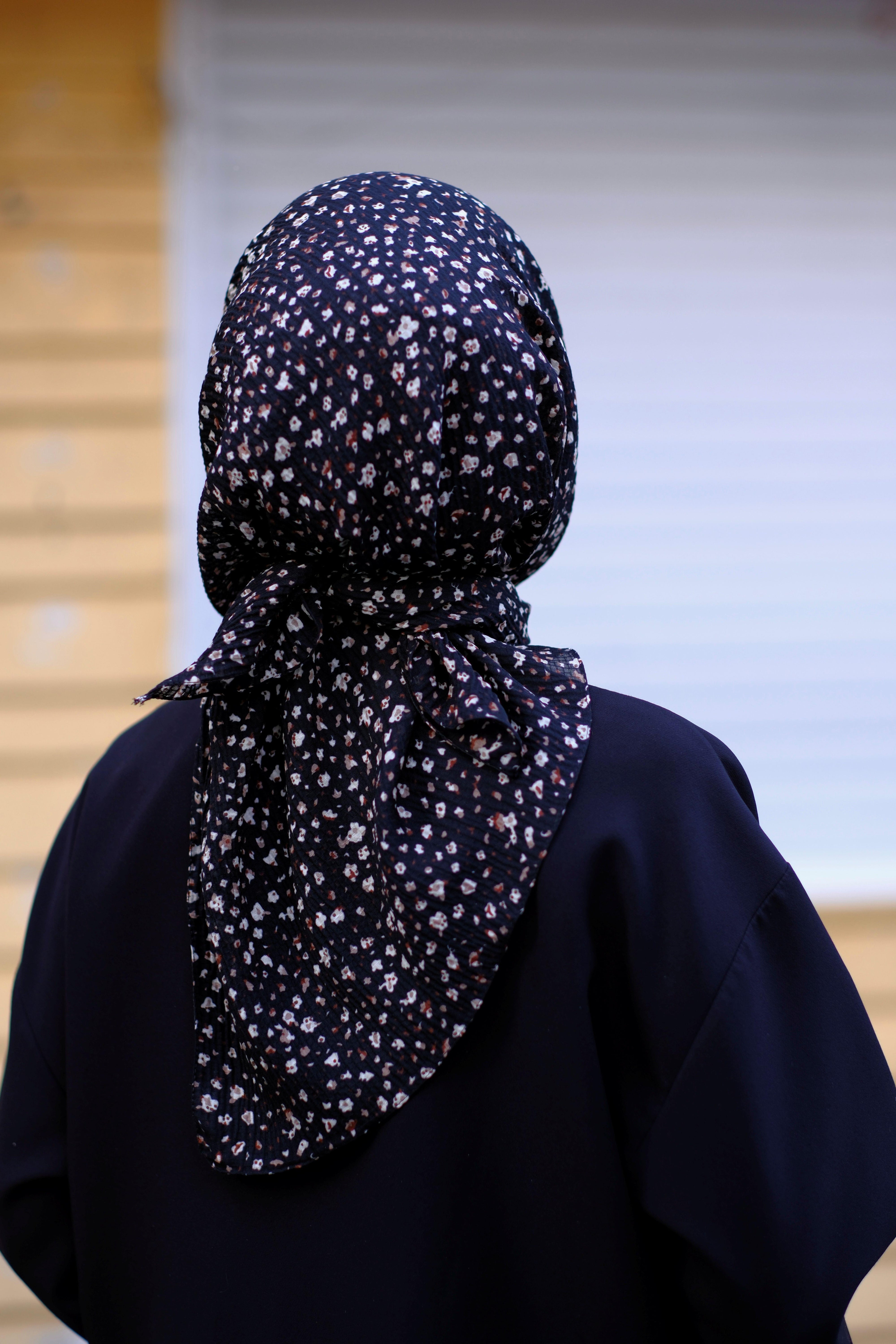 Çiçek Desenli Bürümcük Eşarp SİYAH