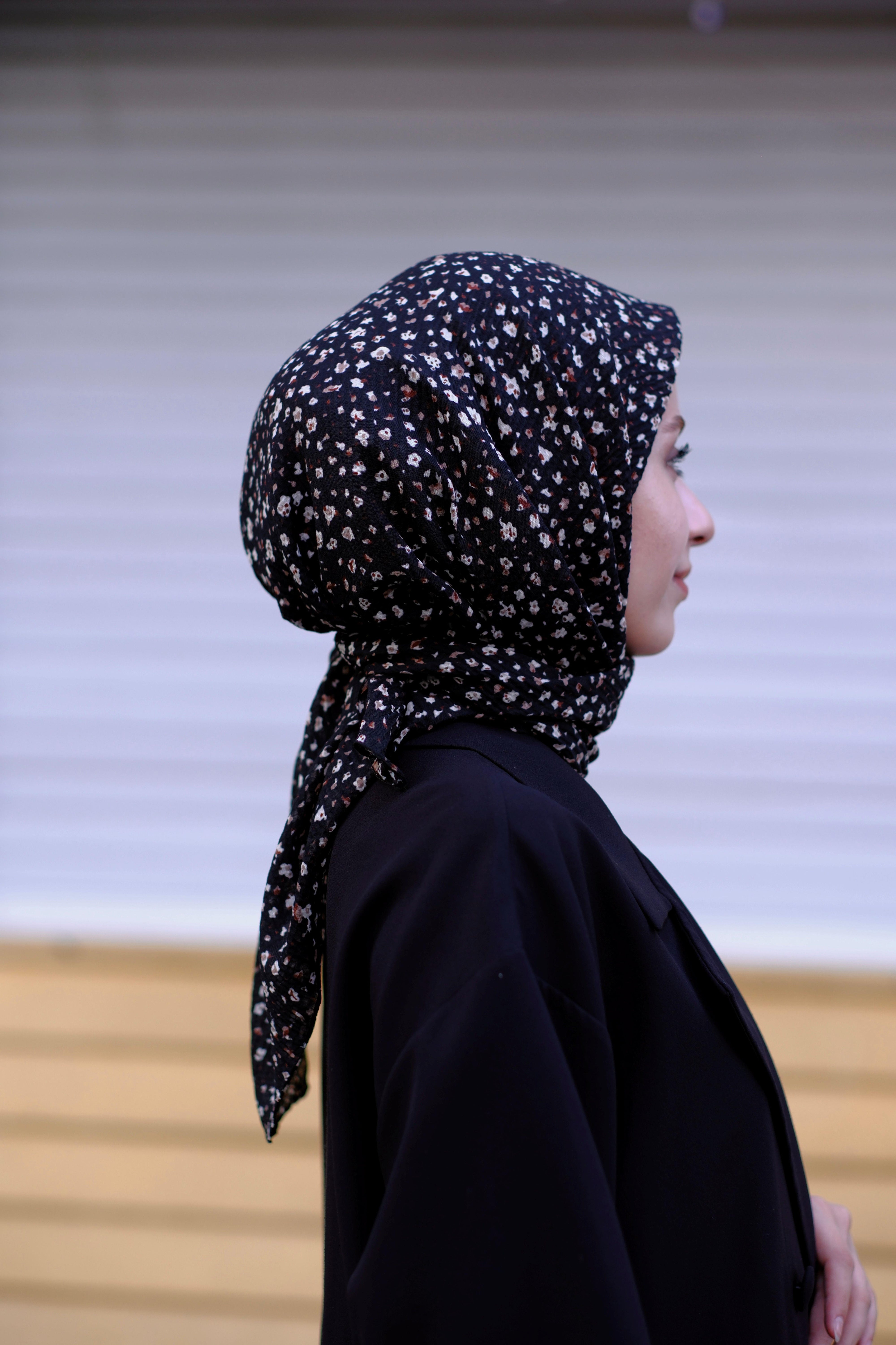 Çiçek Desenli Bürümcük Eşarp SİYAH