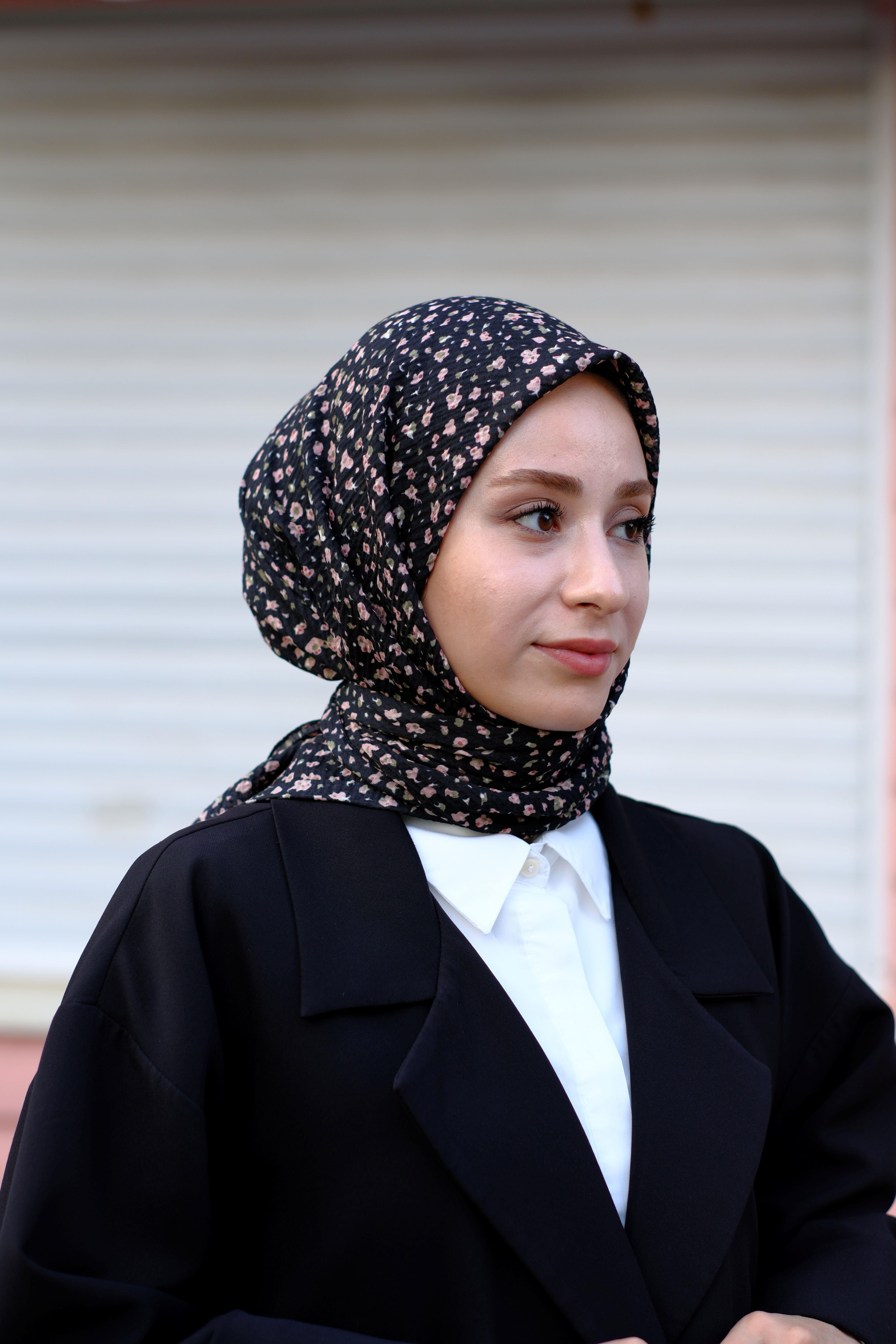 Çiçek Desenli Bürümcük Eşarp SİYAH - PEMBE