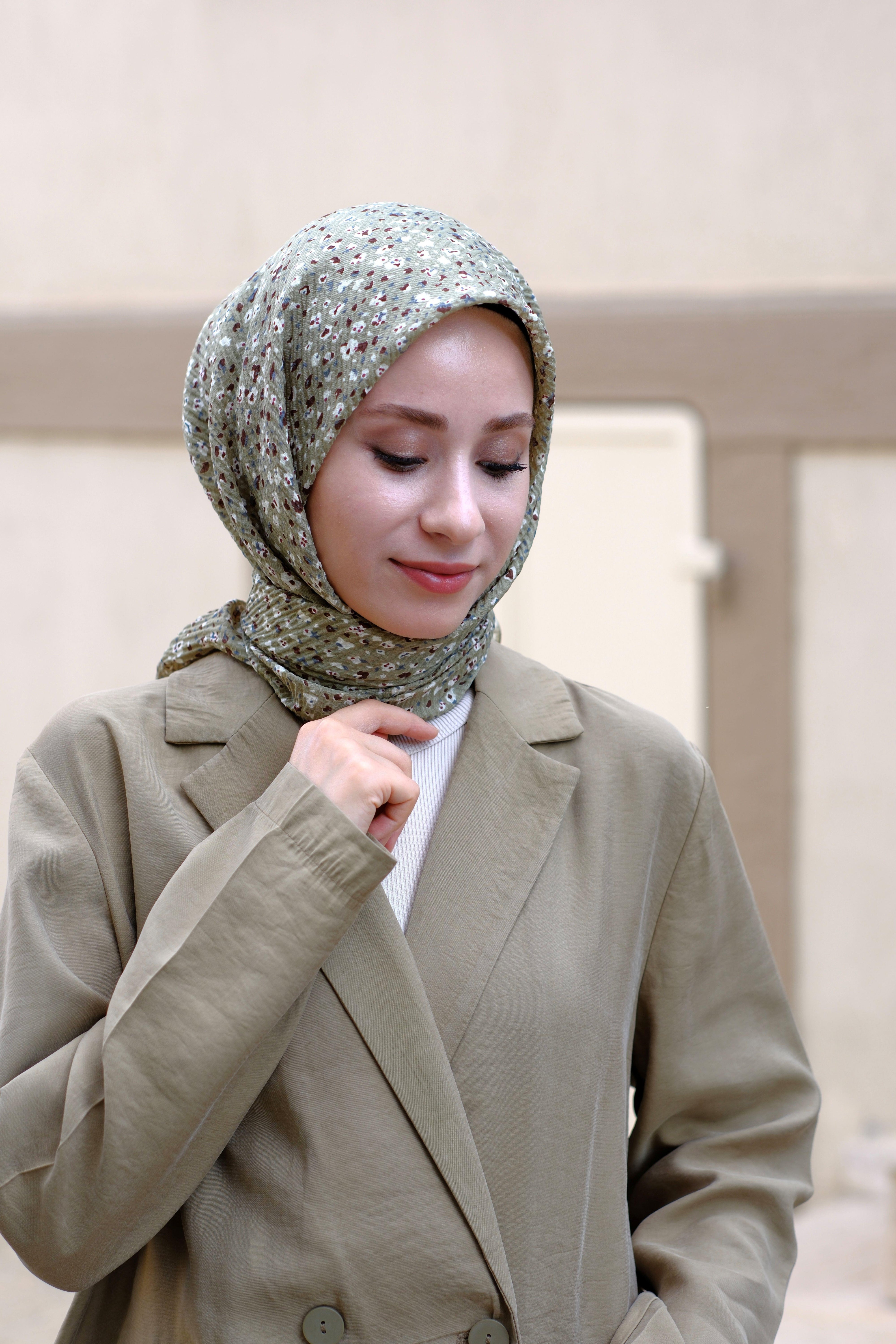 Çiçek Desenli Bürümcük Eşarp YEŞİL