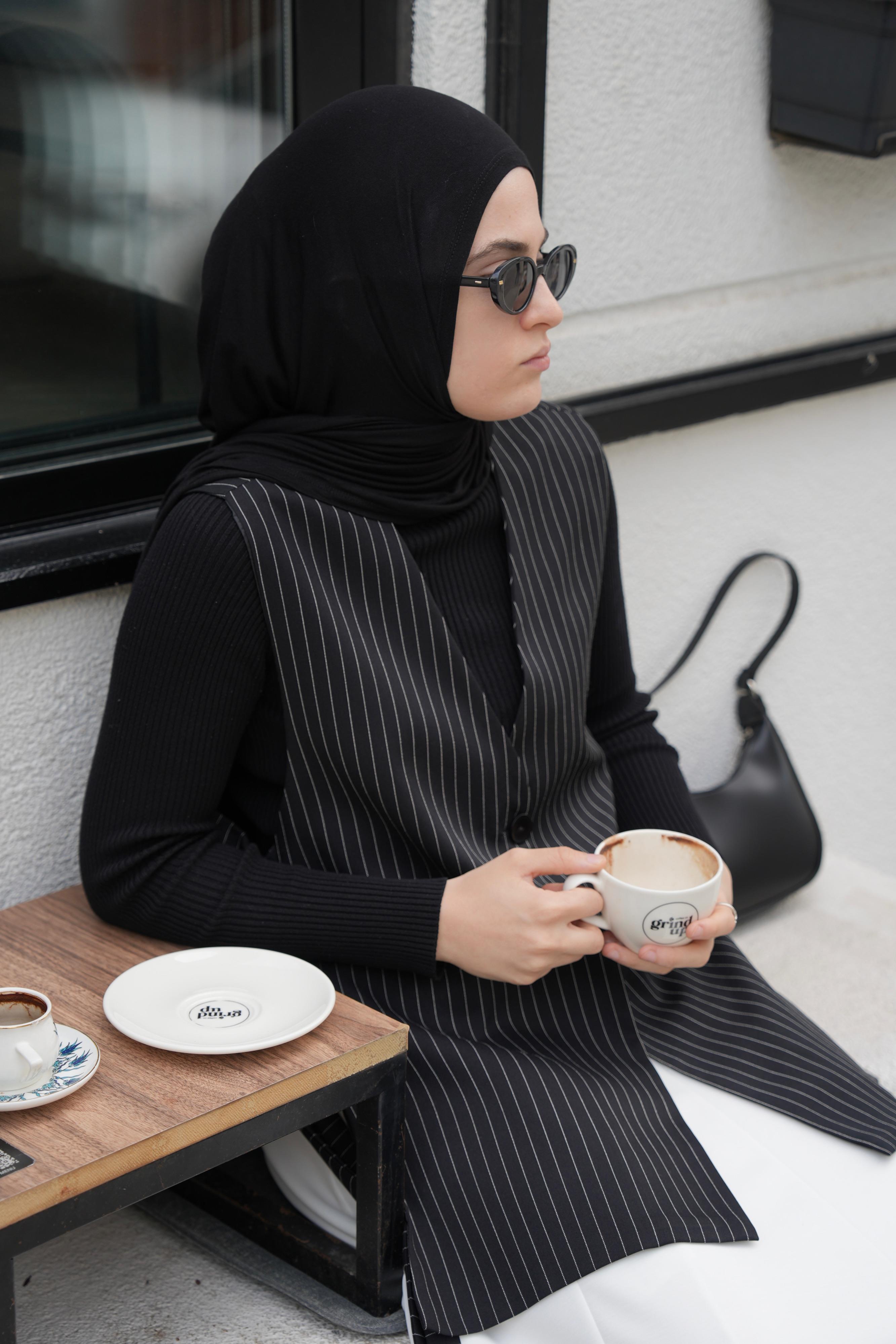 Çizgili Bağlamalı Yelek Siyah