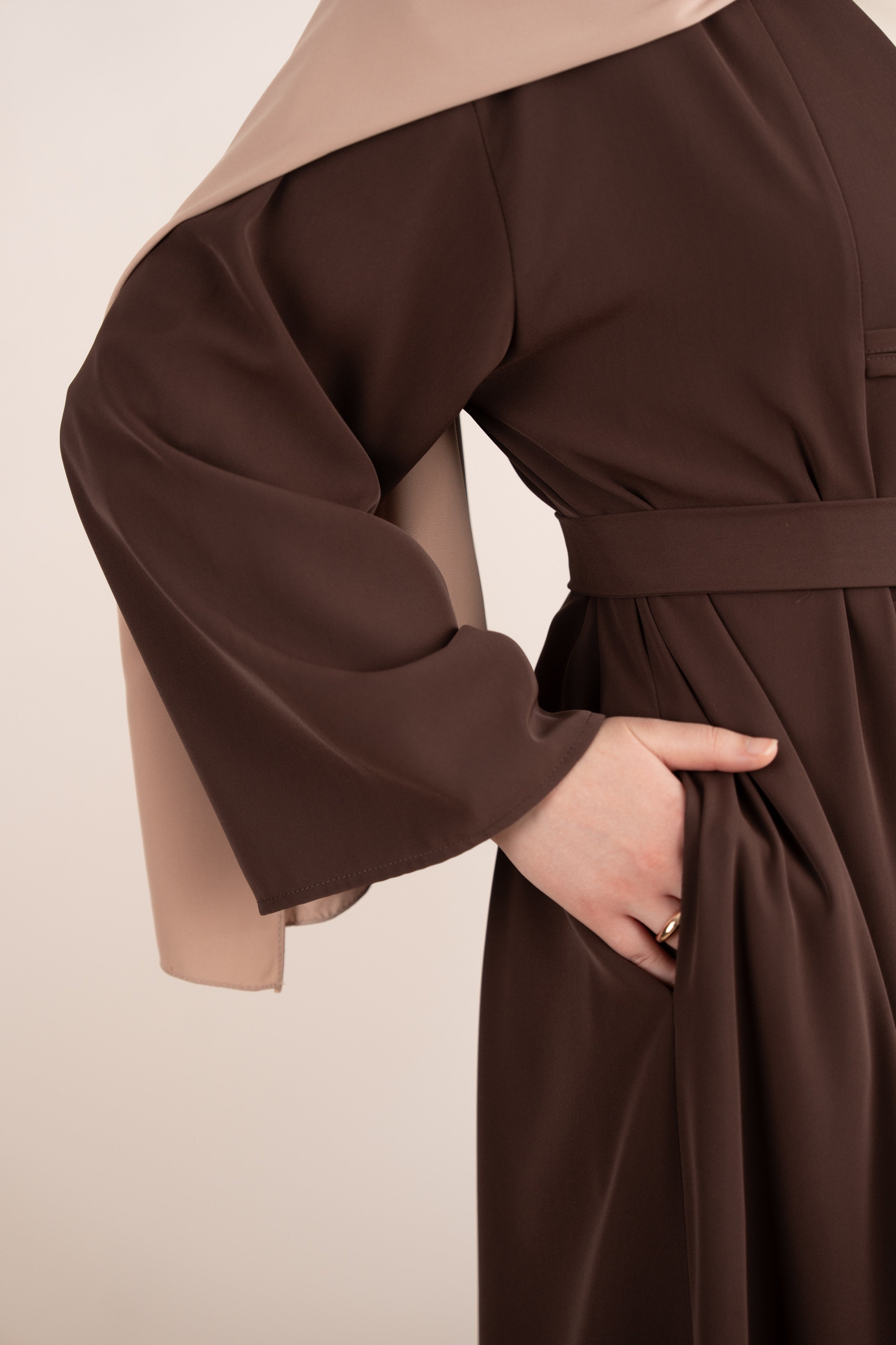 Şerit Düğmeli Abaya KAHVERENGİ