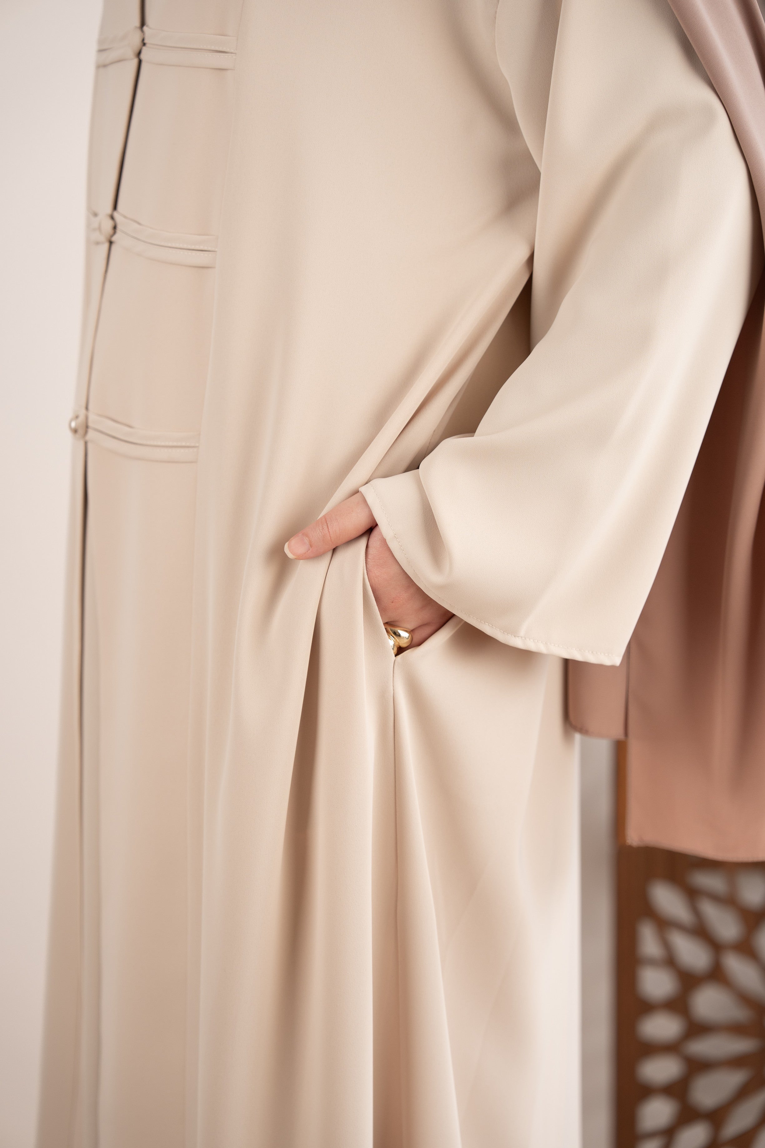 Şerit Düğmeli Abaya KREM