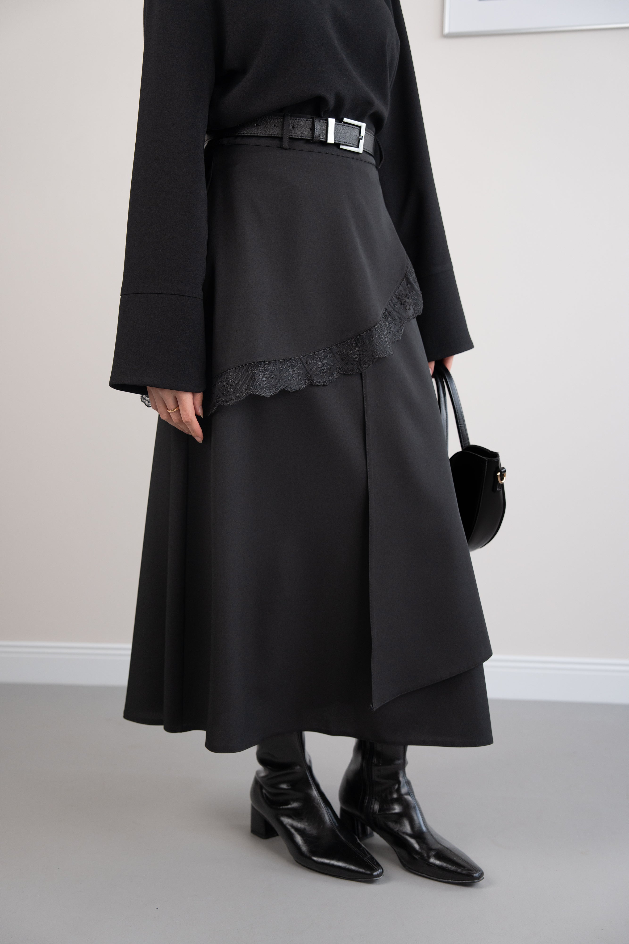 Asimetrik Dantel Detaylı Etek SİYAH