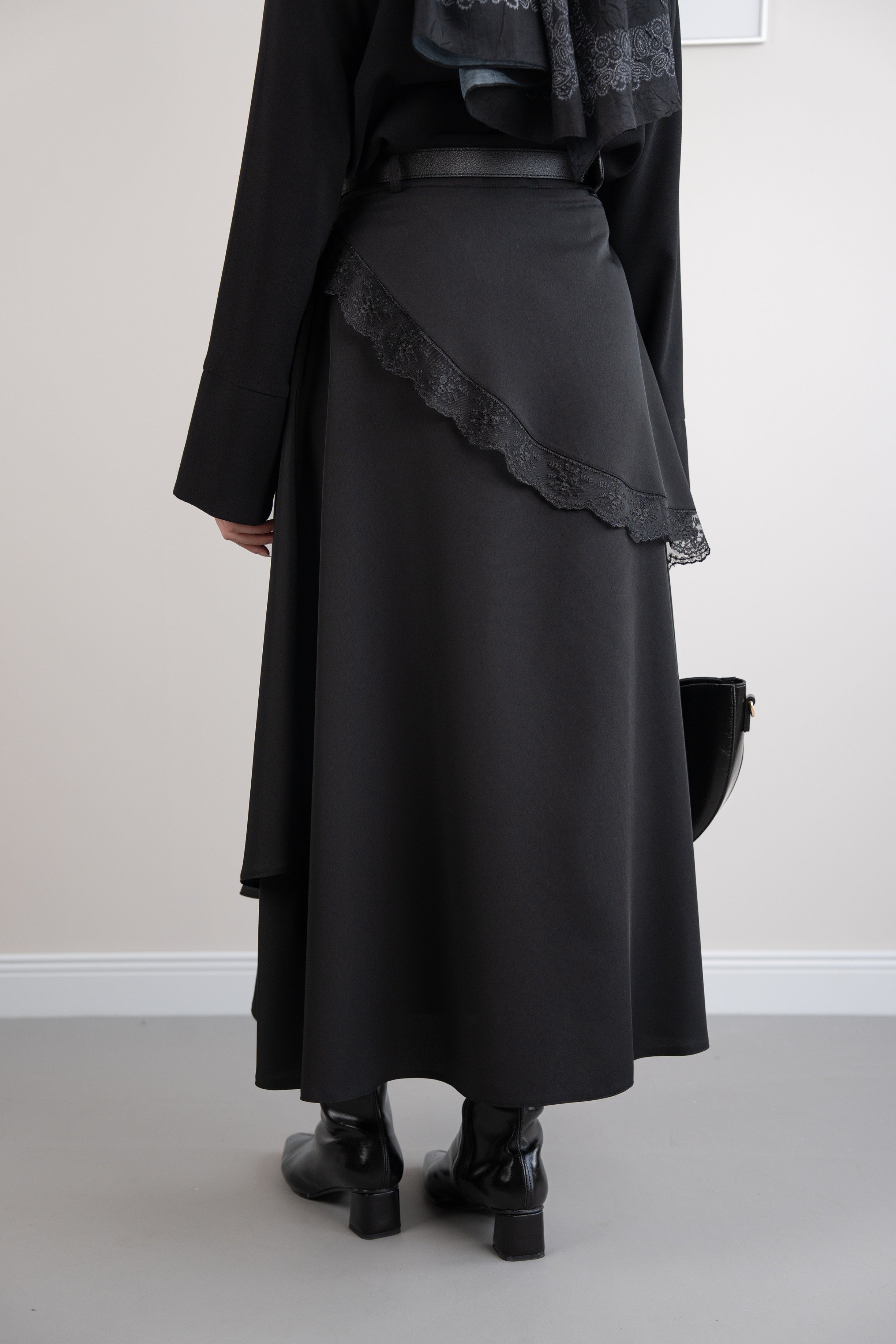 Asimetrik Dantel Detaylı Etek SİYAH