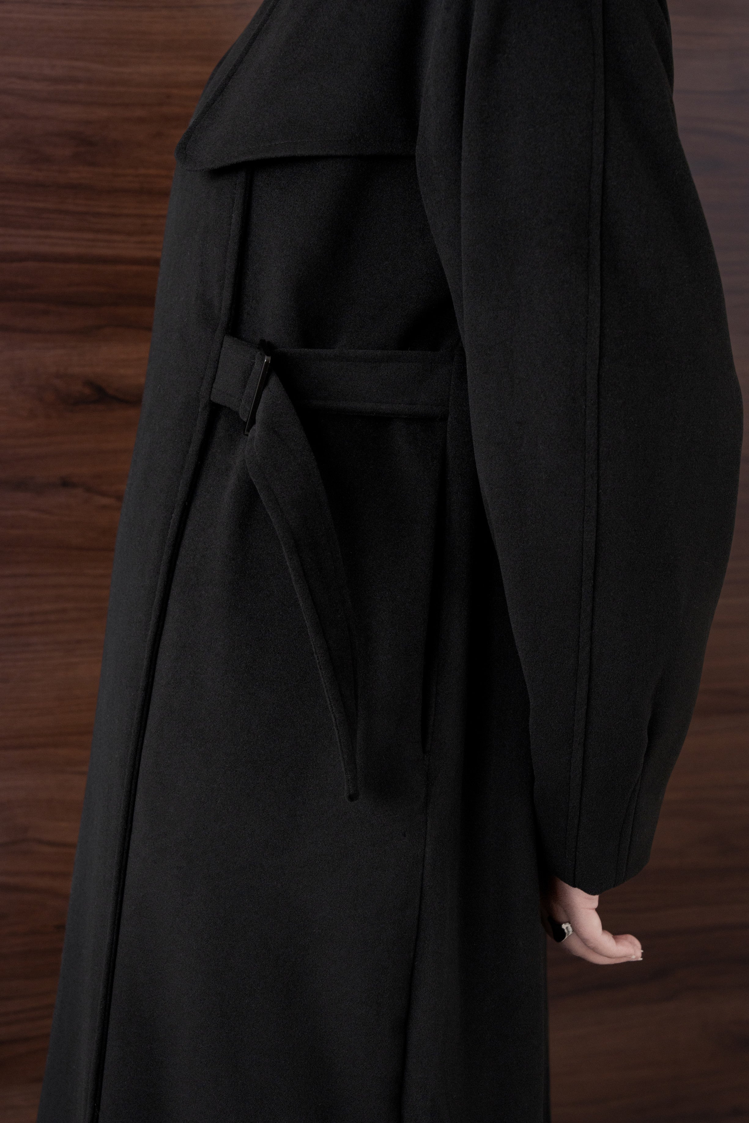 Kemer Detaylı Asimetrik Kaban Siyah