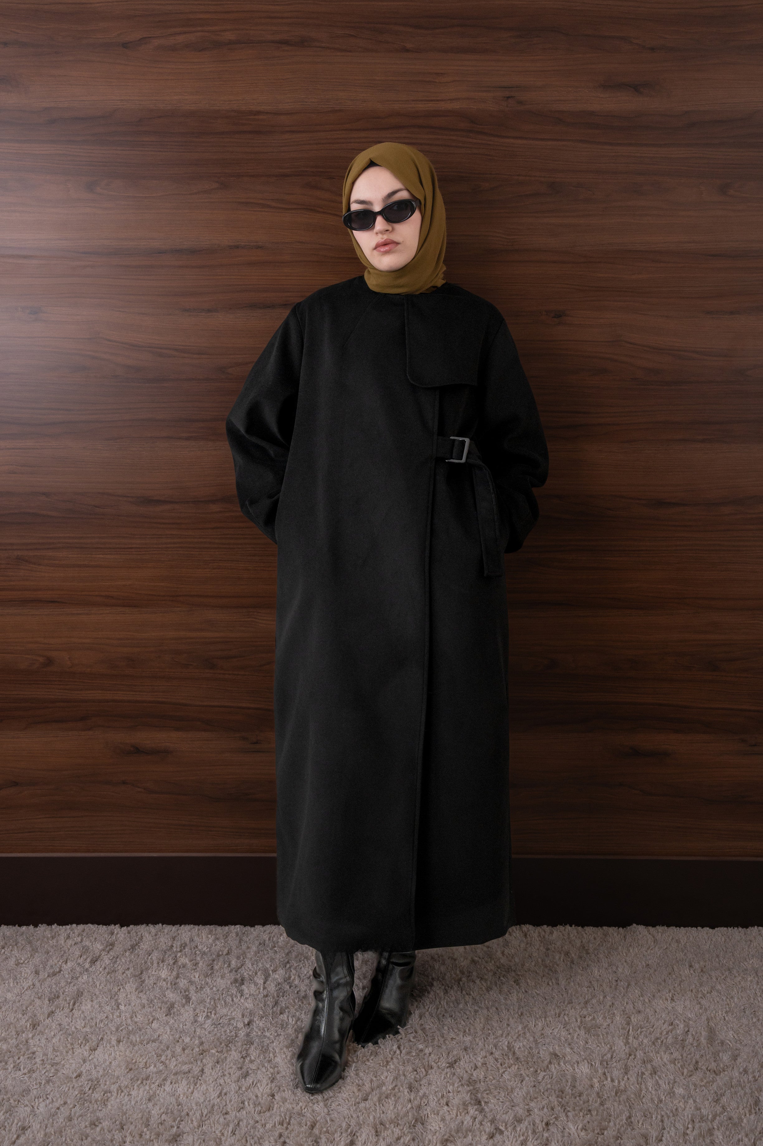 Kemer Detaylı Asimetrik Kaban Siyah