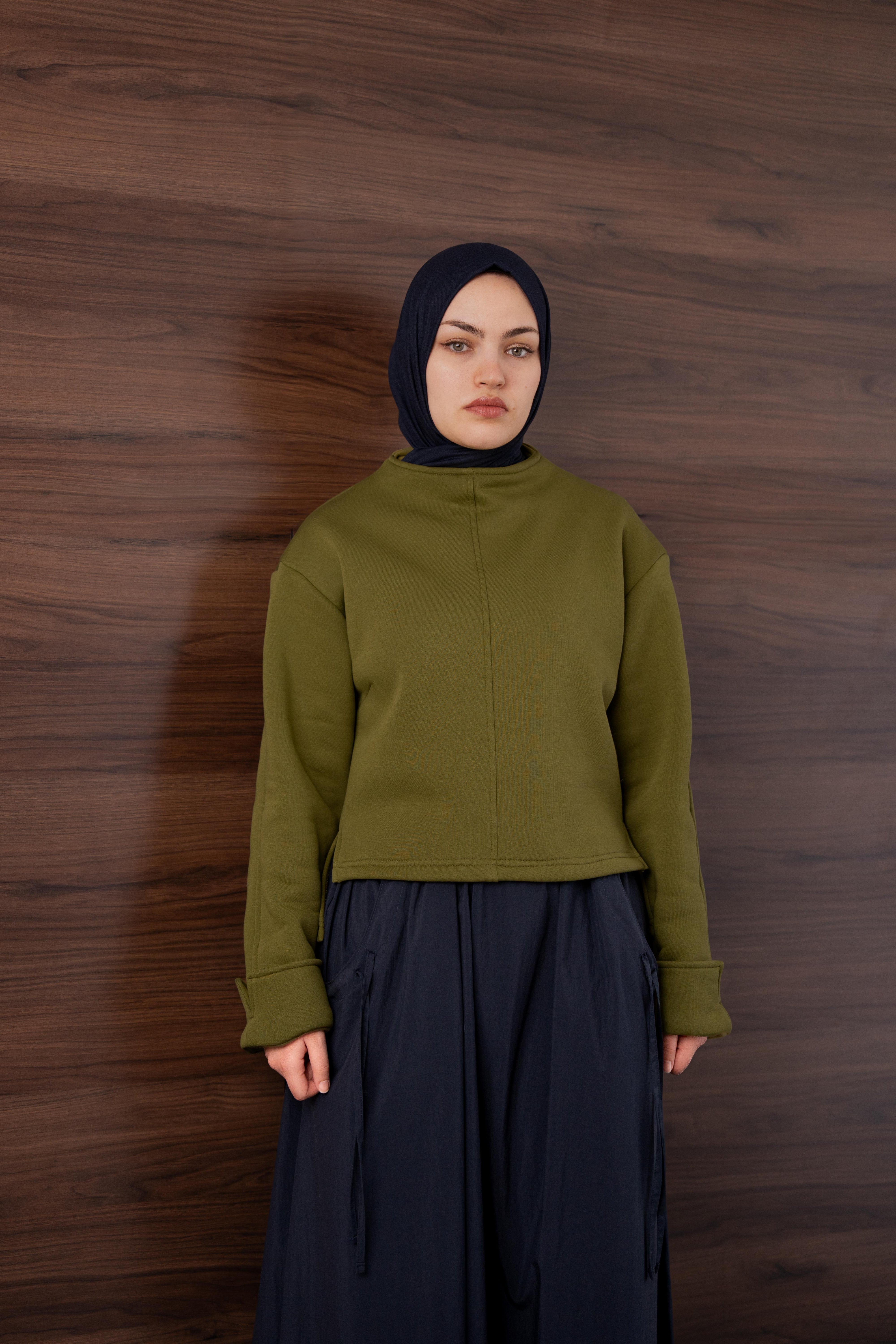 Manşetli Yırtmaç Detaylı Sweatshirt Yağ Yeşili