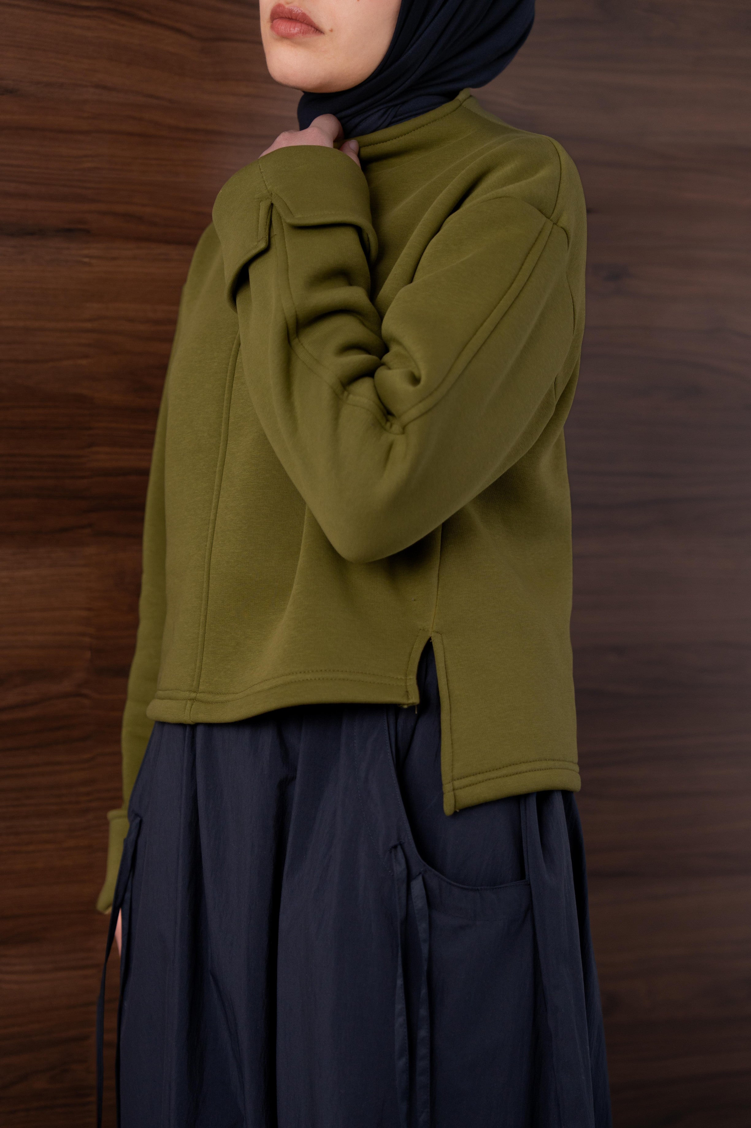 Manşetli Yırtmaç Detaylı Sweatshirt YAĞ YEŞİLİ