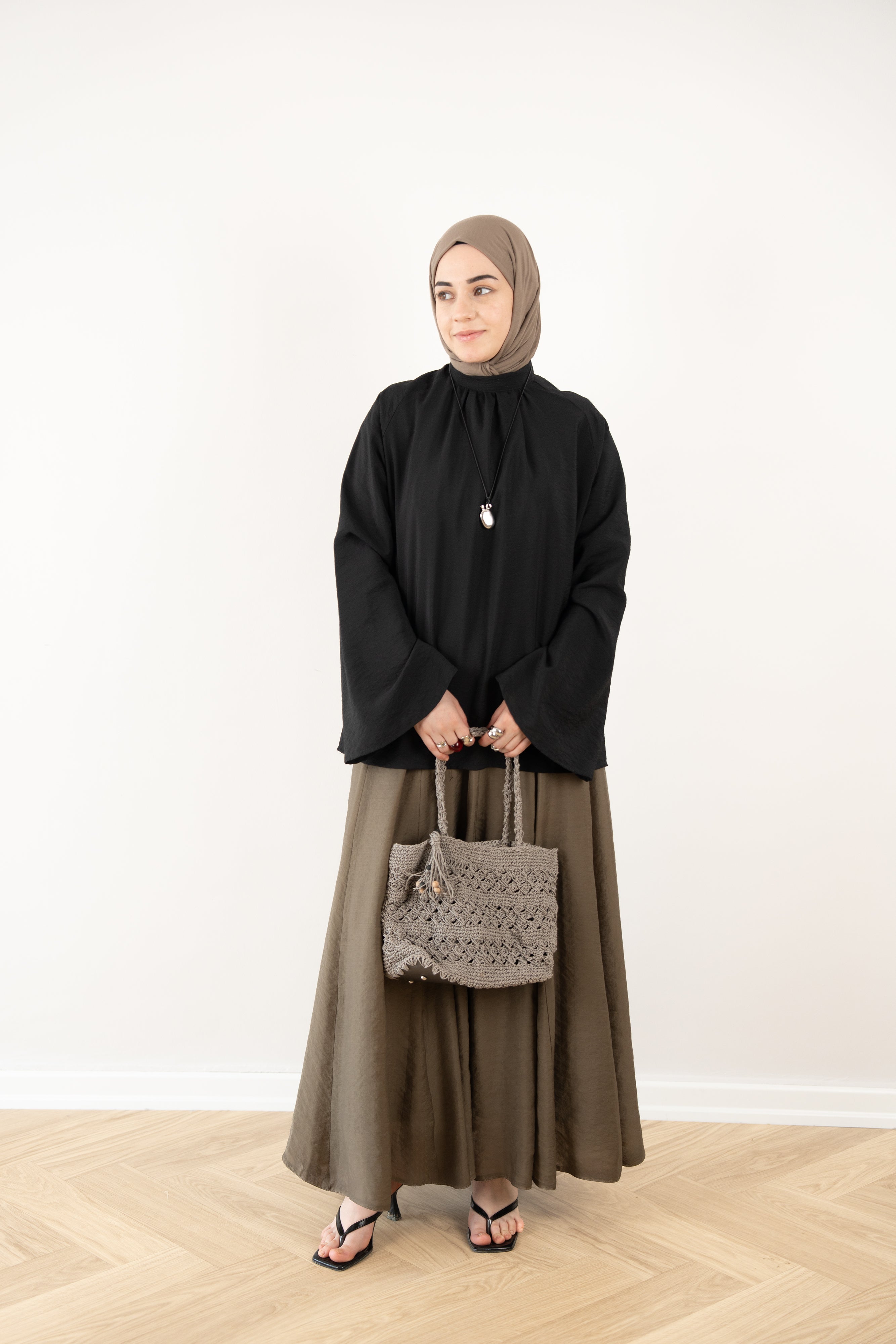 Helen Hakim Yaka Dökümlü Bluz SİYAH