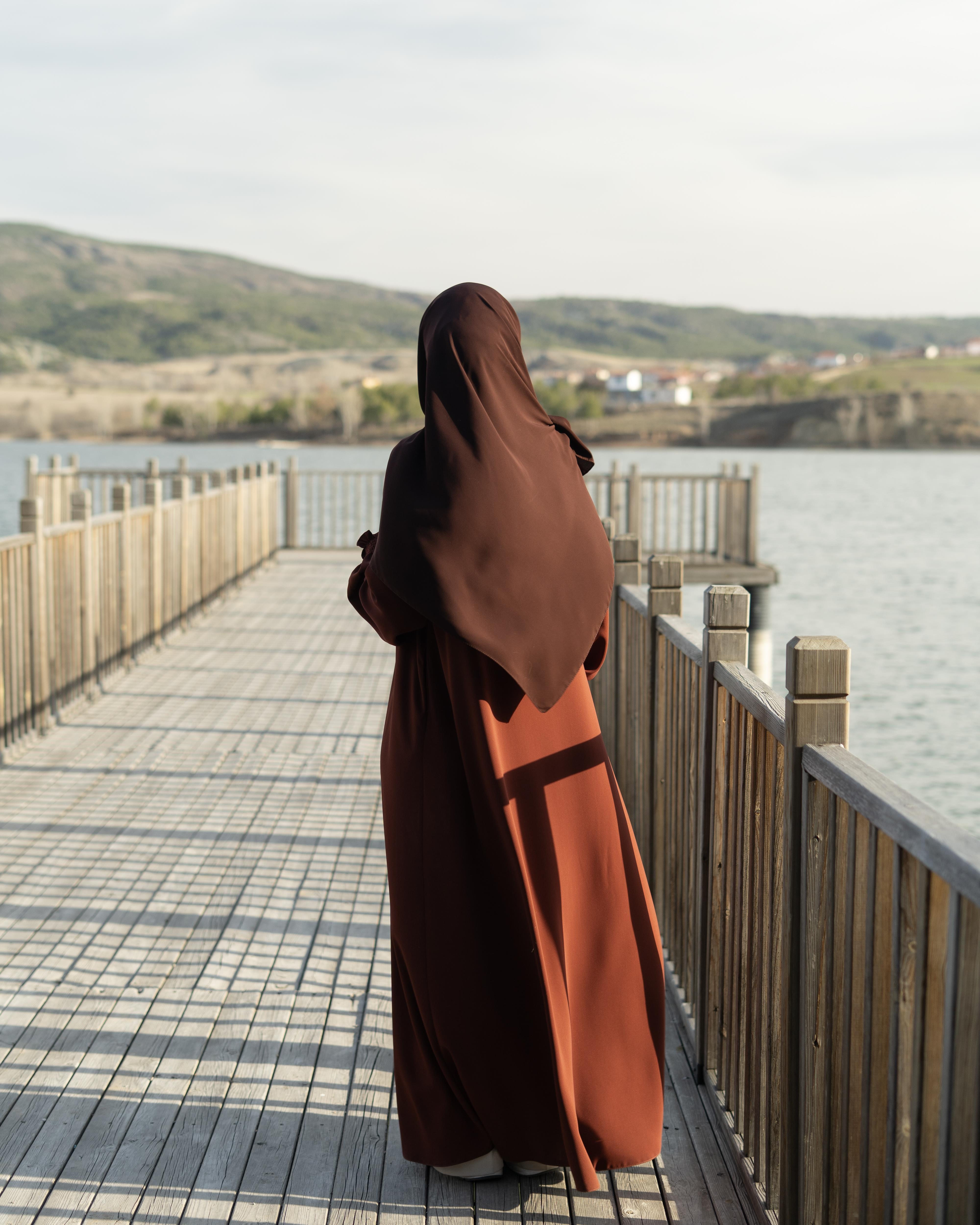 Aynil Kloş Ferace KIZILCIK