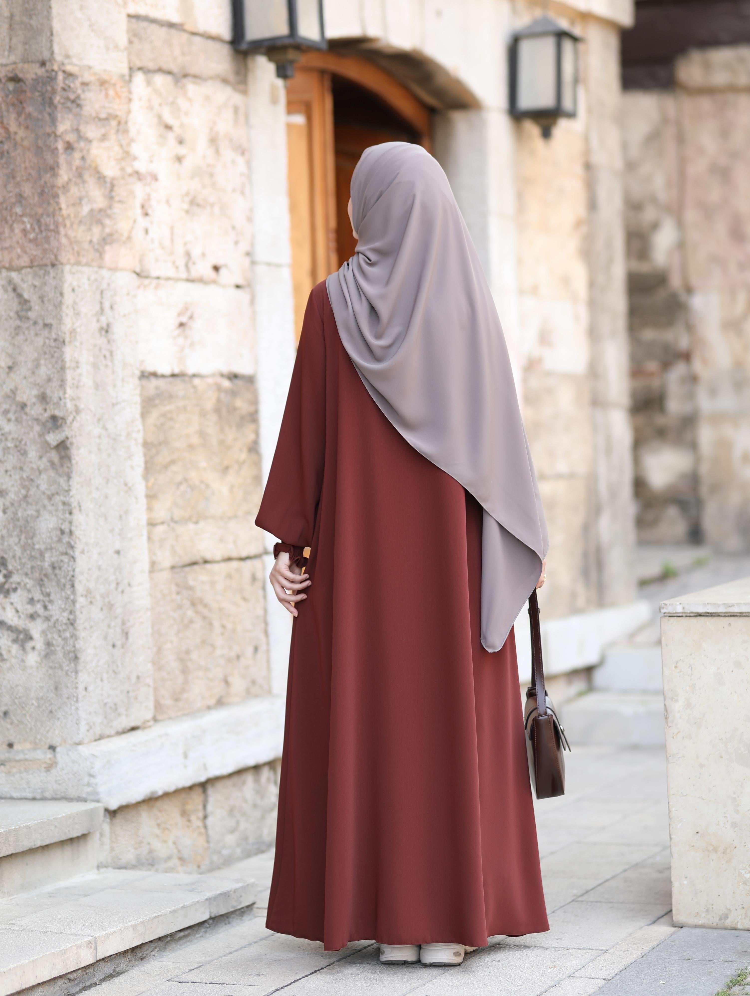 Aynil Kloş Ferace KIZILCIK