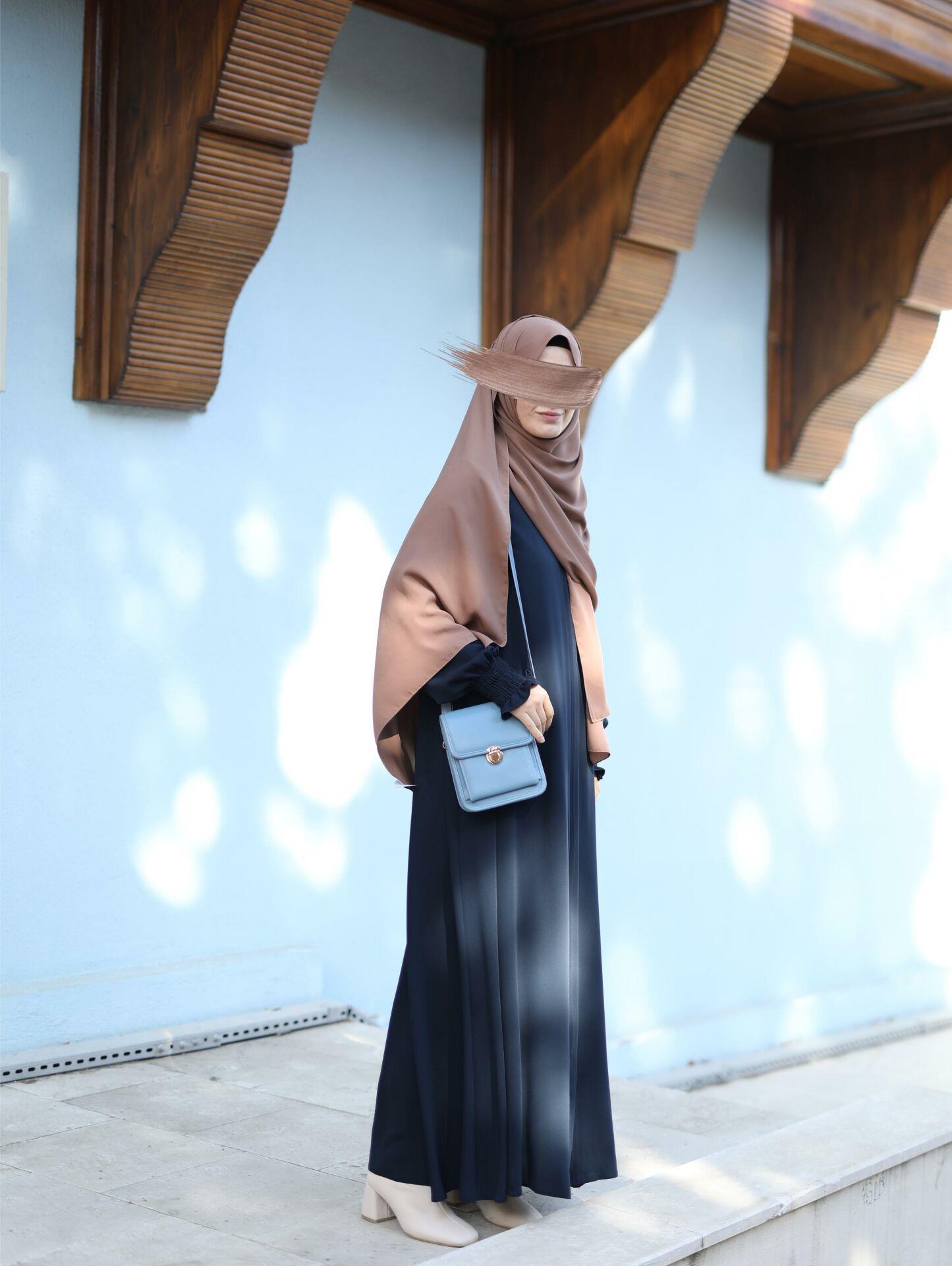 Aynil Kloş Ferace Lacivert