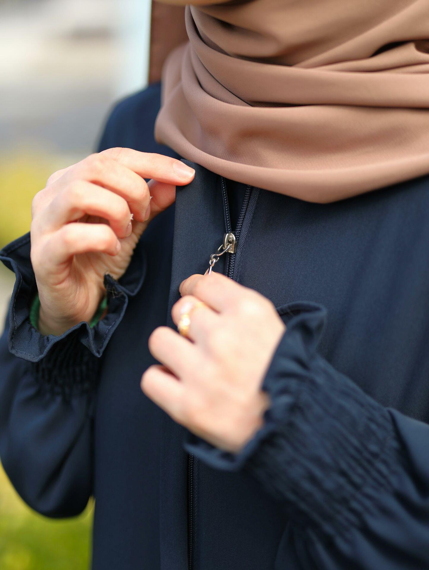 Aynil Kloş Ferace Lacivert