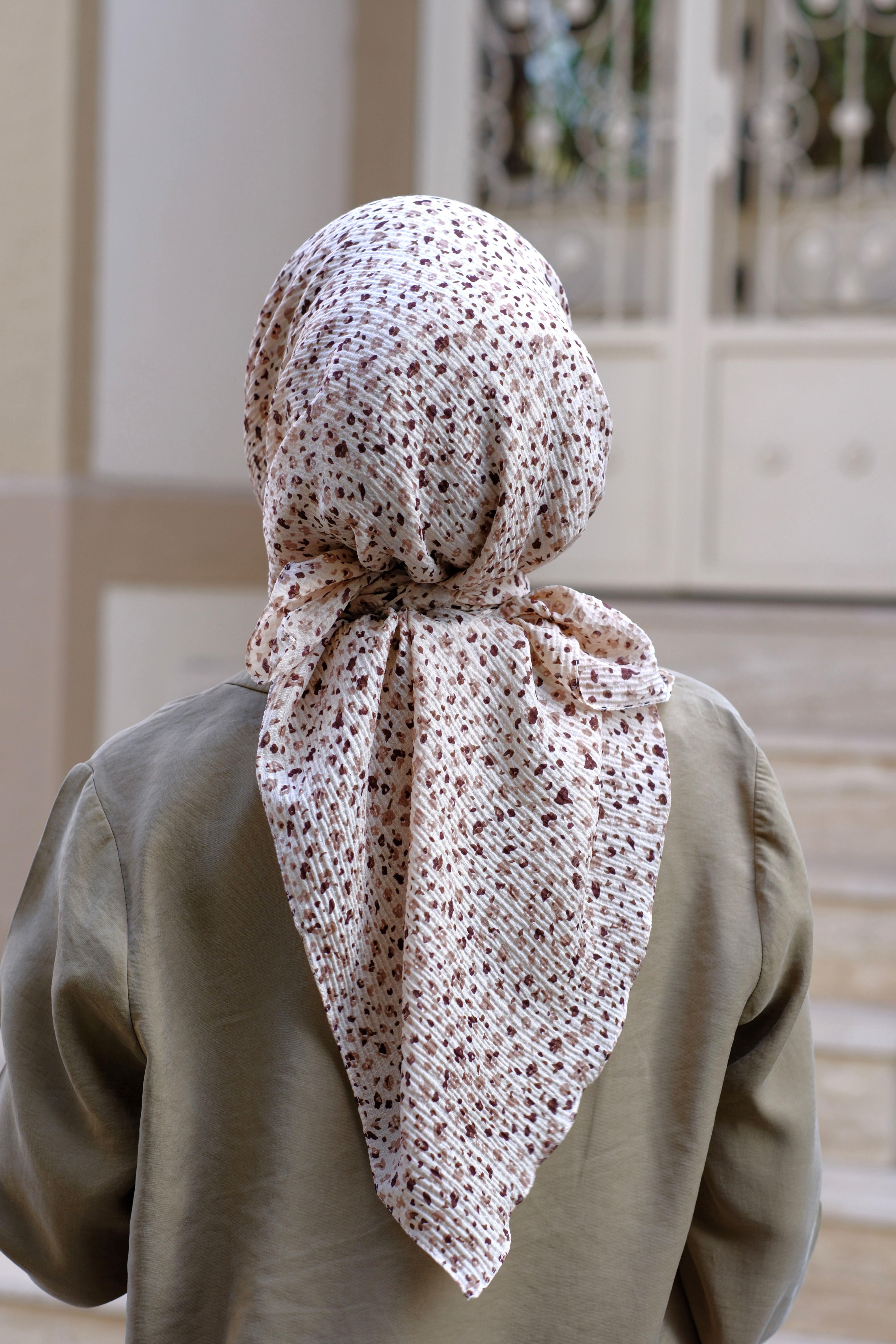 Çiçek Desenli Bürümcük Eşarp Bej