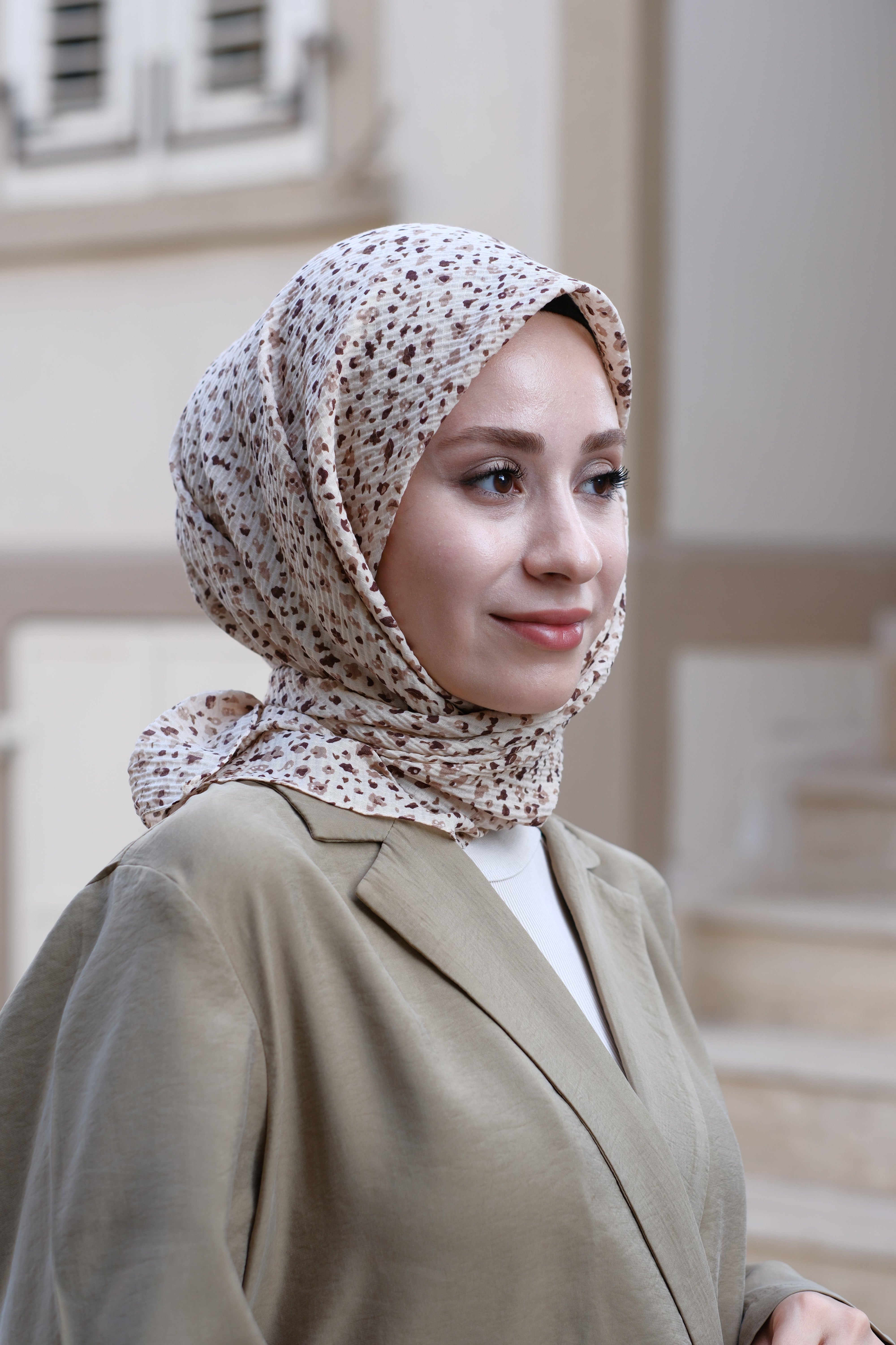 Çiçek Desenli Bürümcük Eşarp BEJ