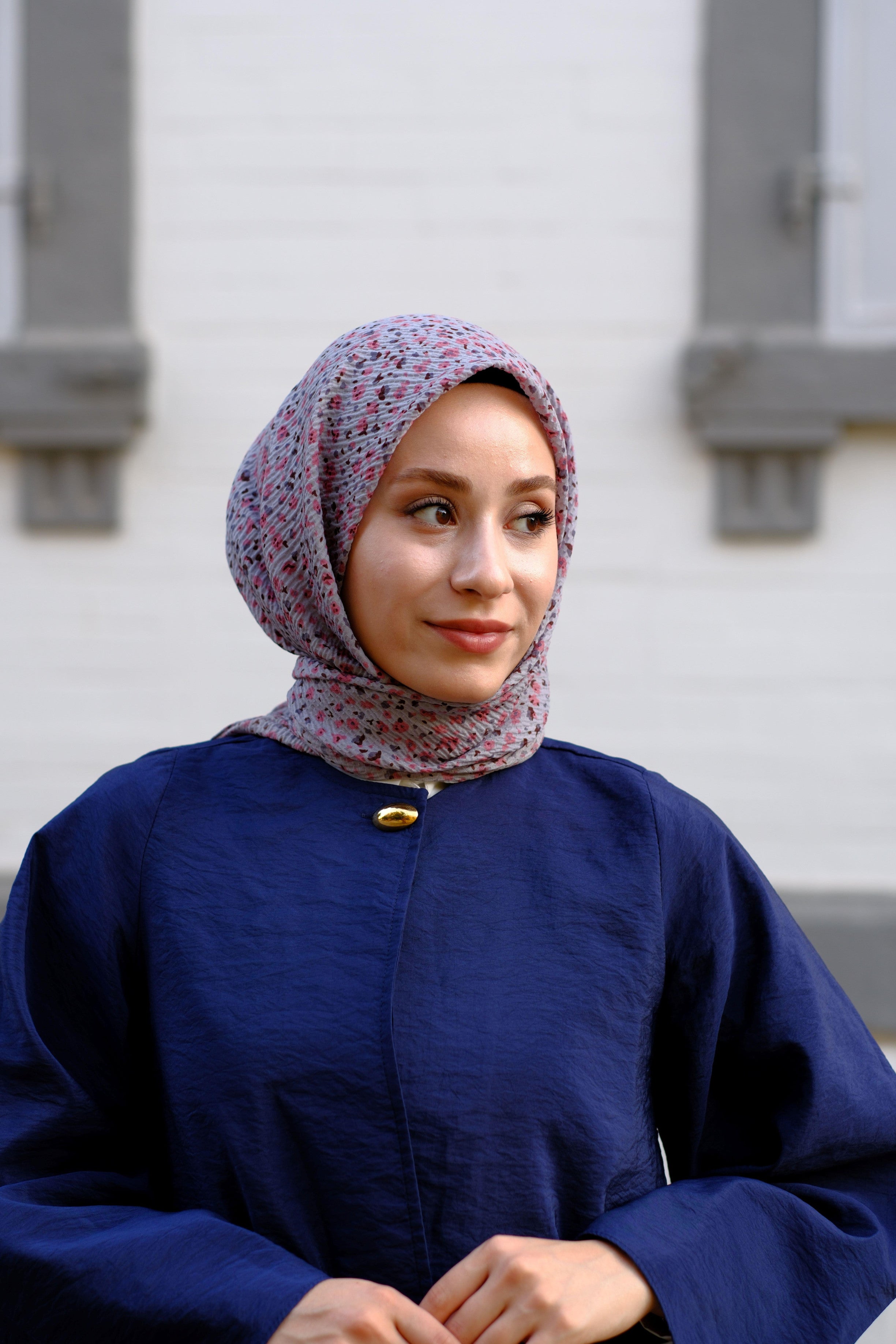 Çiçek Desenli Bürümcük Eşarp GRİ