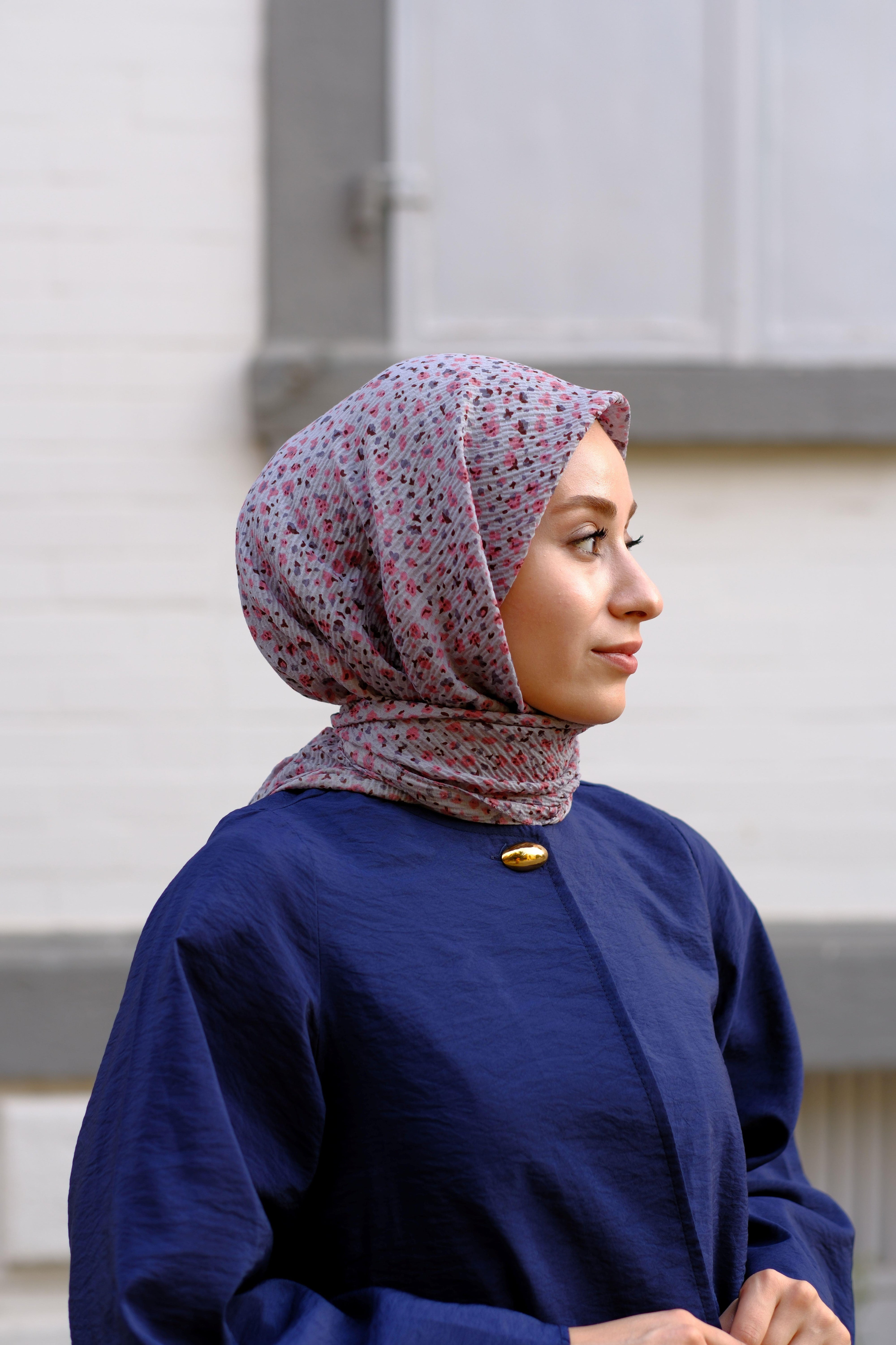 Çiçek Desenli Bürümcük Eşarp Gri