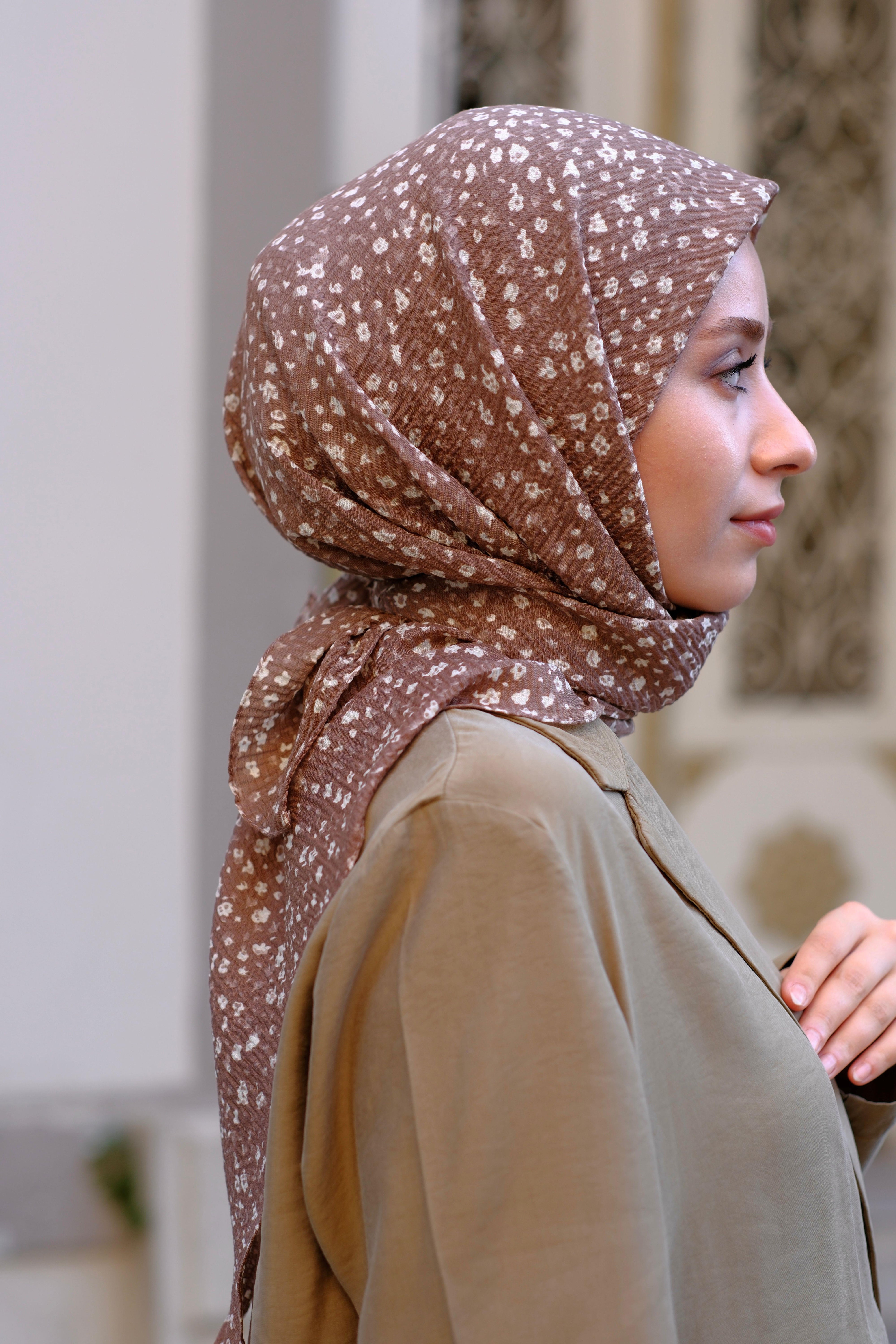 Çiçek Desenli Bürümcük Eşarp Koyu Vizon