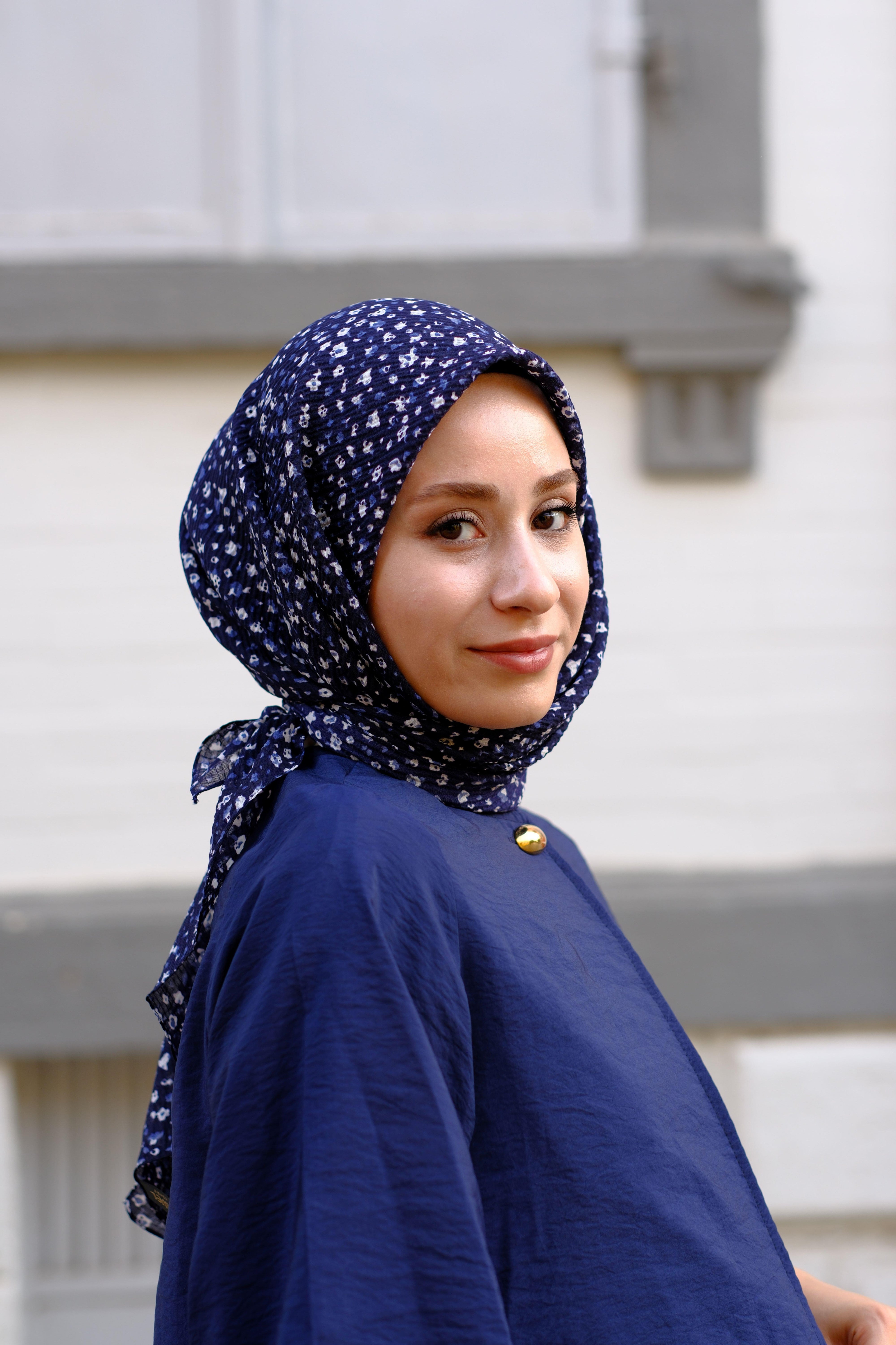 Çiçek Desenli Bürümcük Eşarp LACİVERT