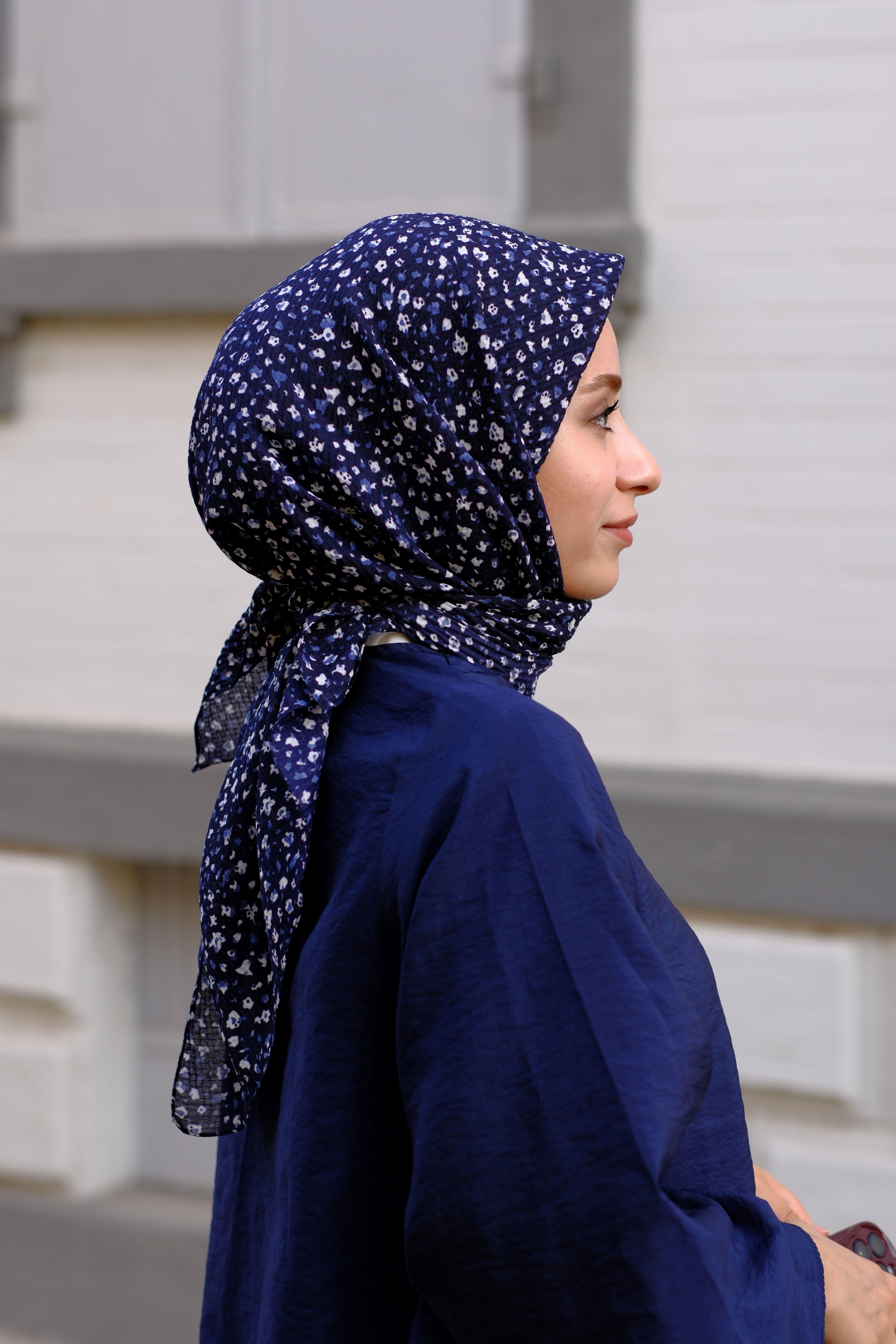 Çiçek Desenli Bürümcük Eşarp LACİVERT