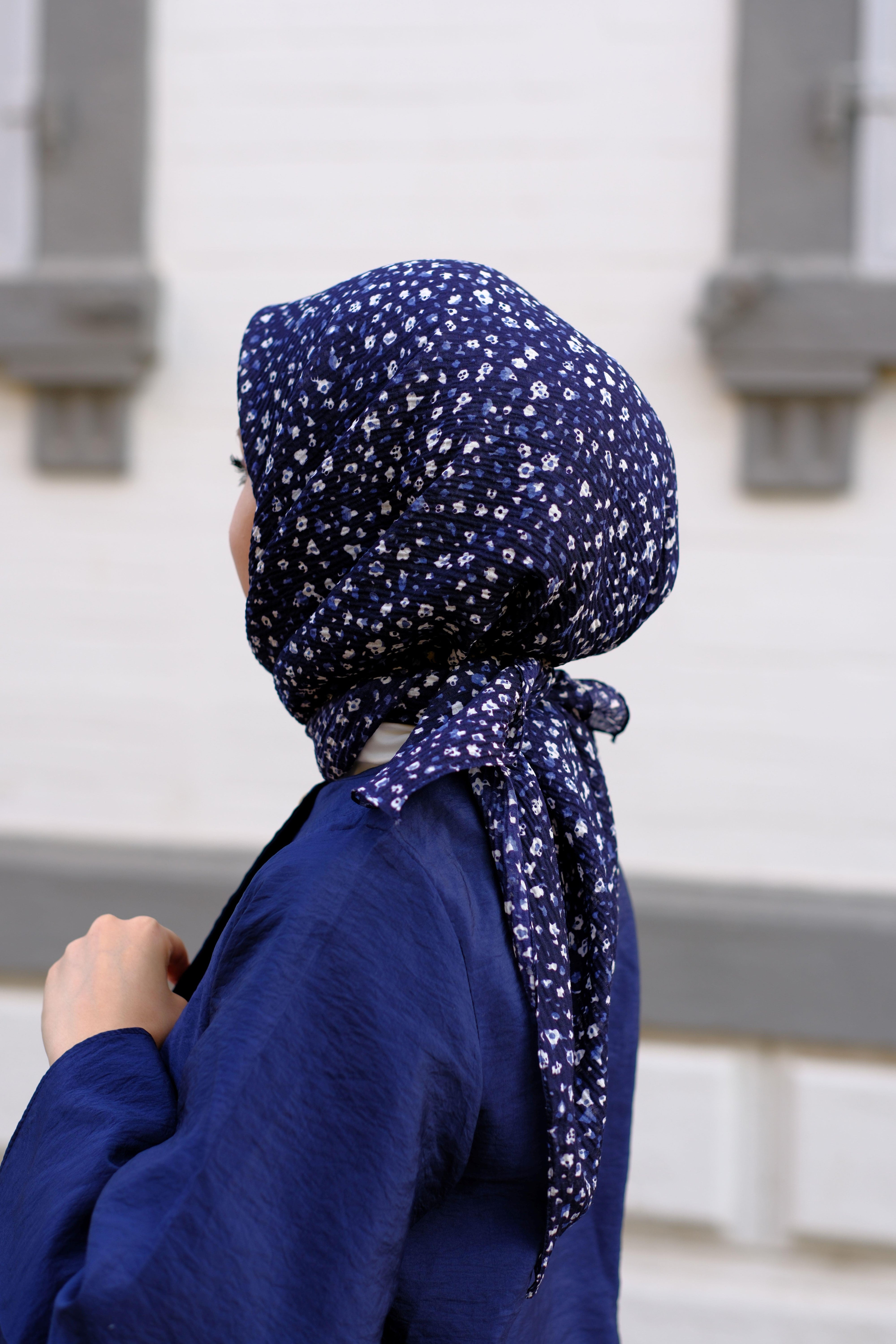 Çiçek Desenli Bürümcük Eşarp LACİVERT