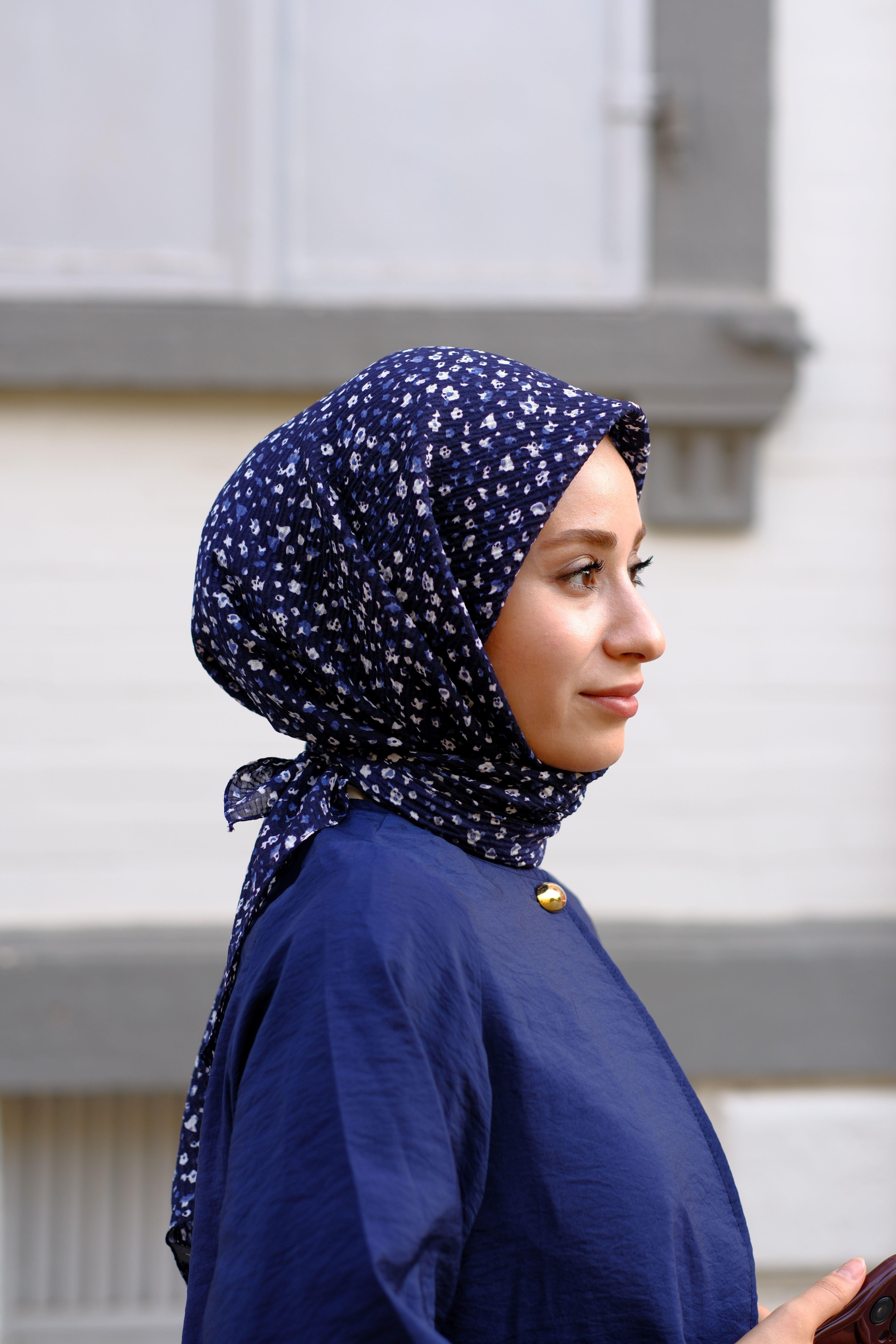 Çiçek Desenli Bürümcük Eşarp Lacivert