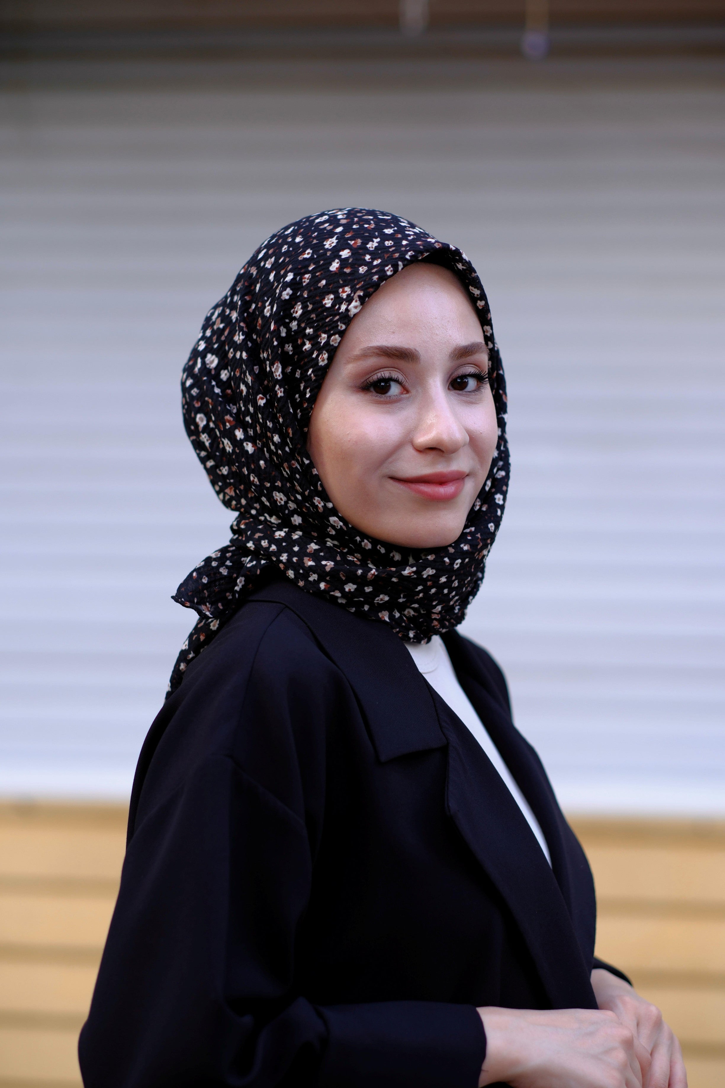 Çiçek Desenli Bürümcük Eşarp SİYAH