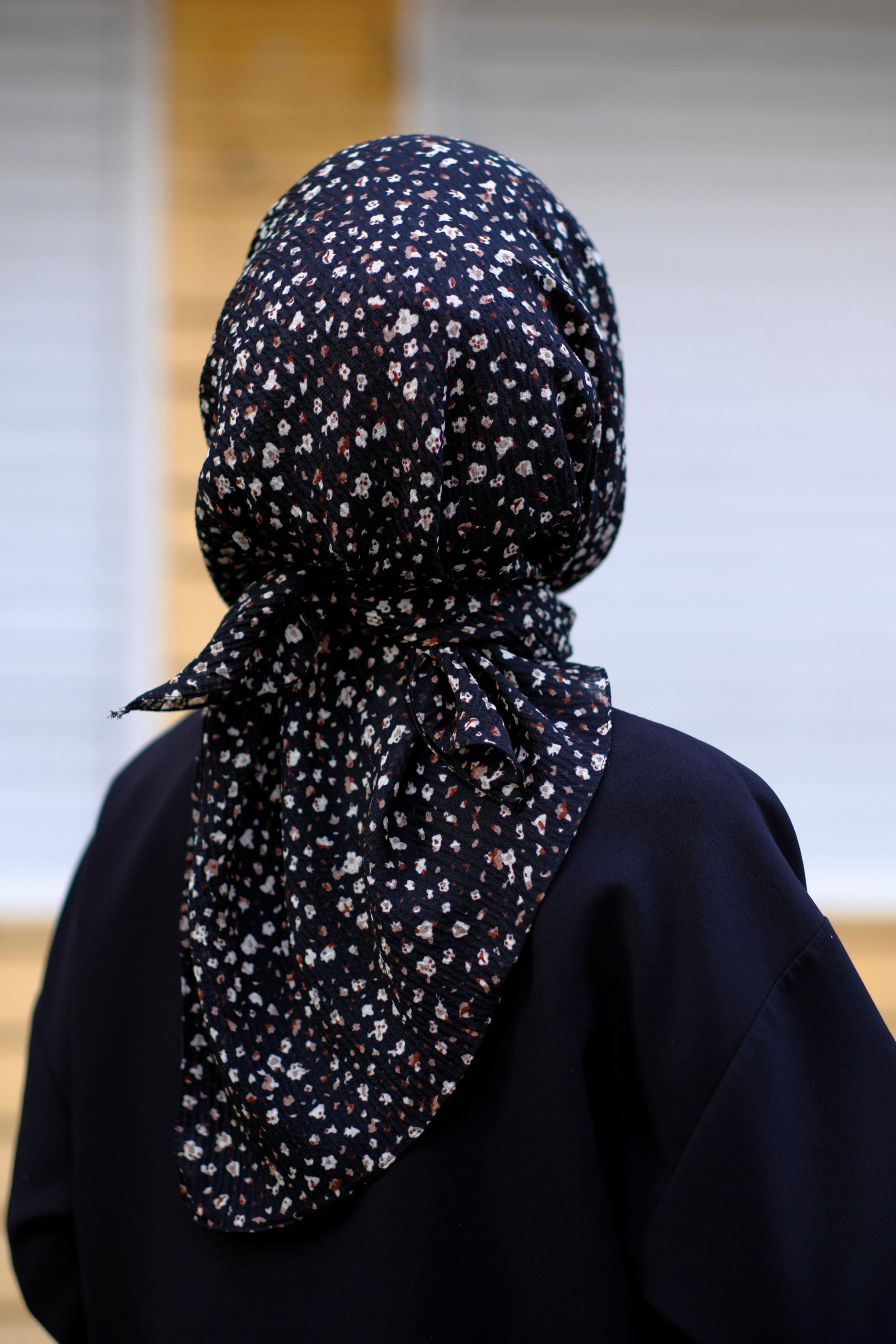 Çiçek Desenli Bürümcük Eşarp SİYAH