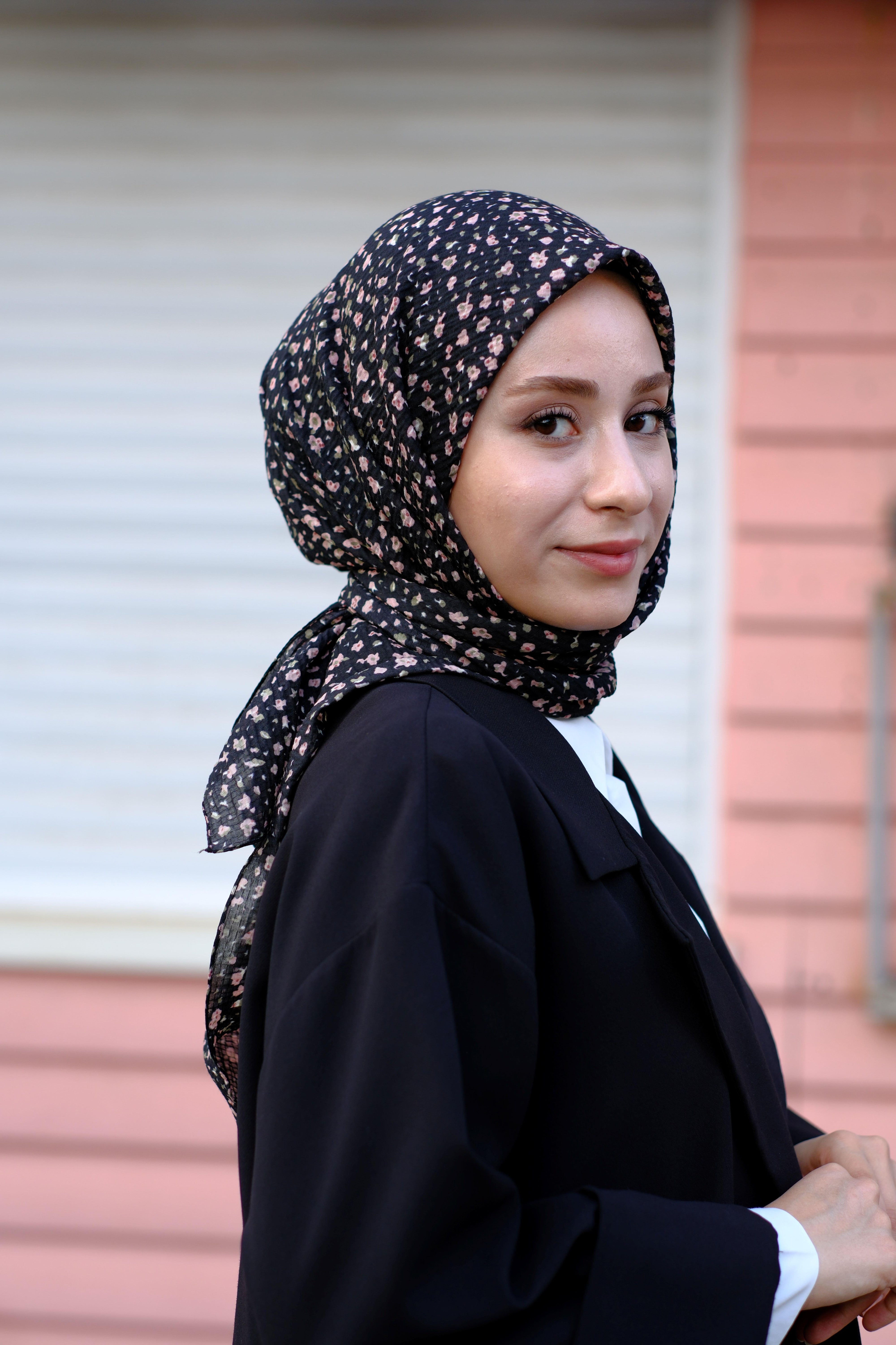 Çiçek Desenli Bürümcük Eşarp SİYAH - PEMBE