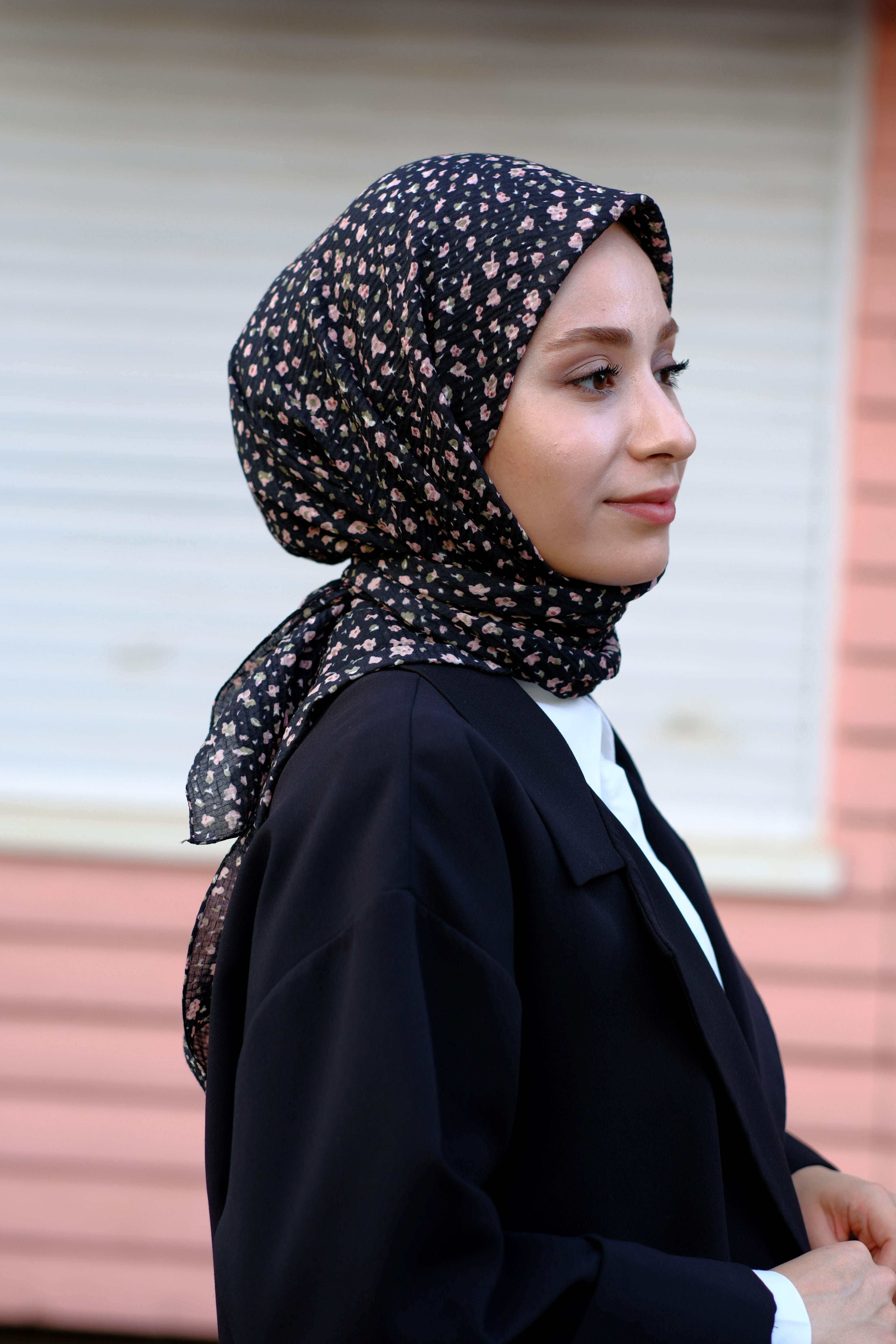 Çiçek Desenli Bürümcük Eşarp Siyah - Pembe