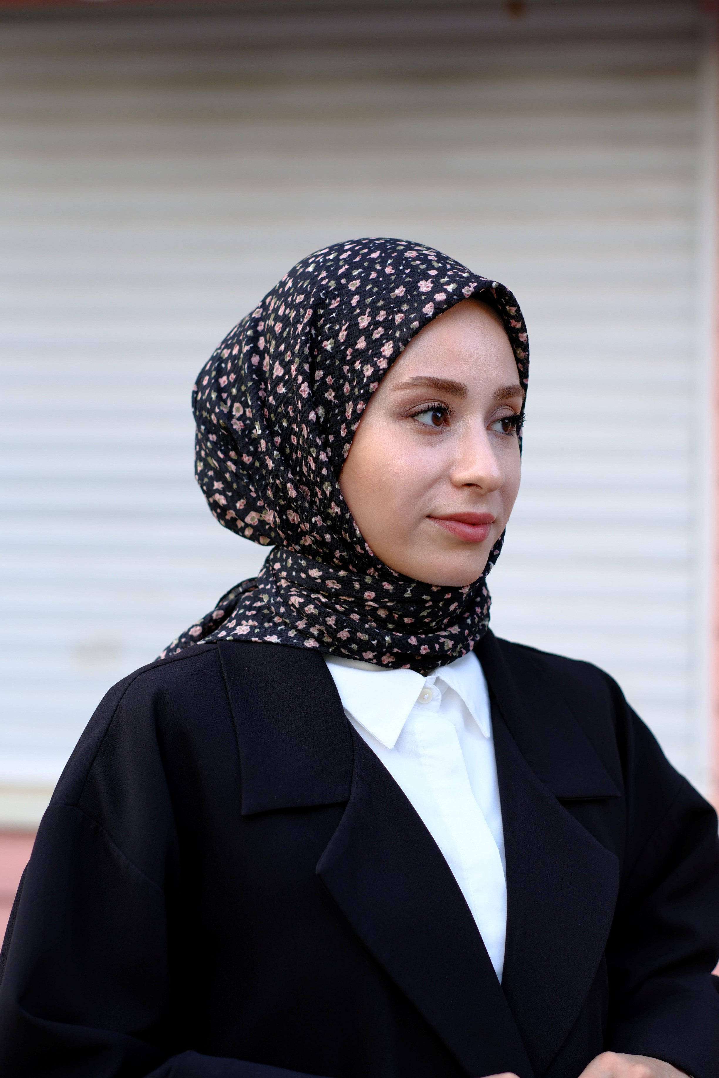 Çiçek Desenli Bürümcük Eşarp SİYAH - PEMBE