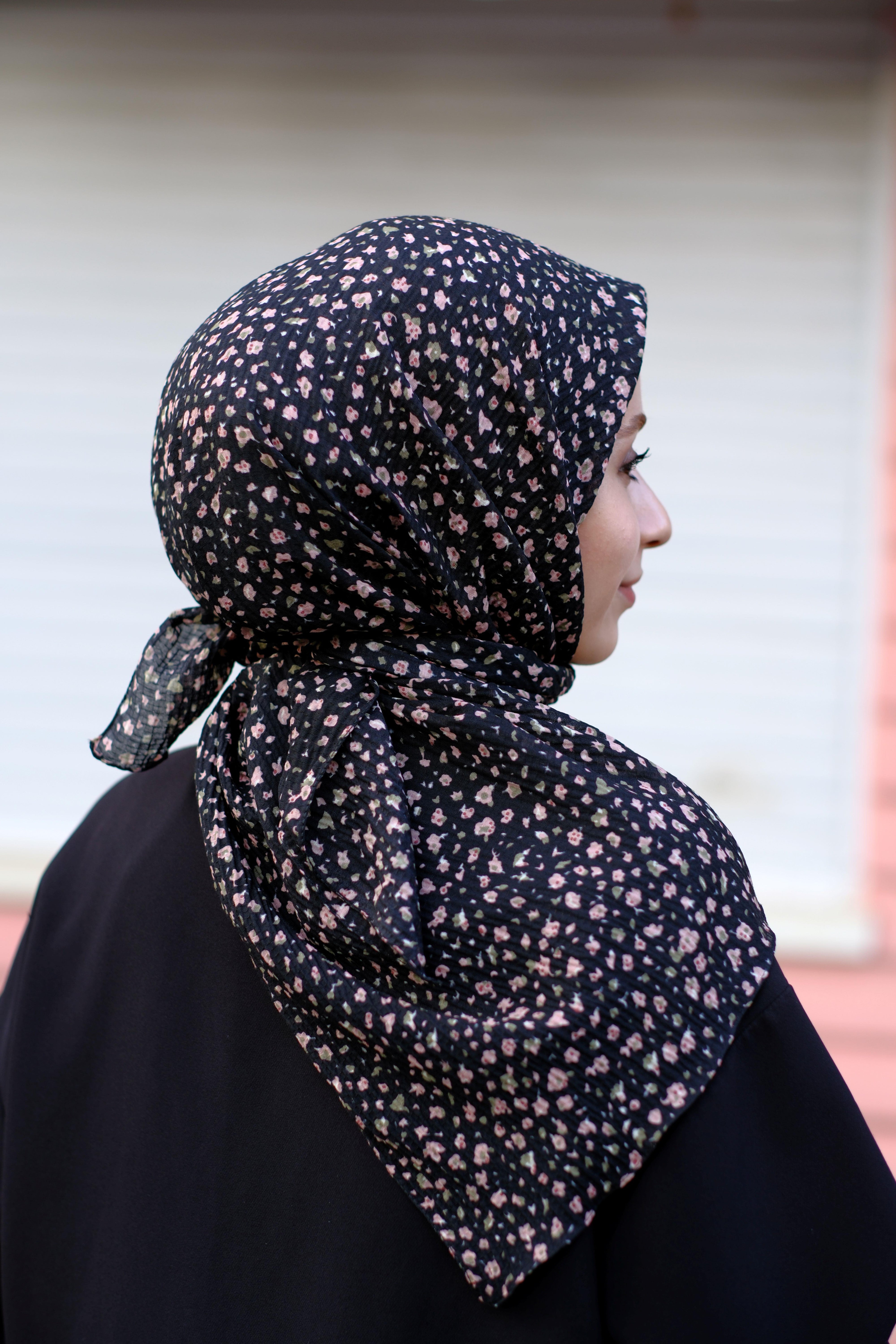 Çiçek Desenli Bürümcük Eşarp Siyah - Pembe