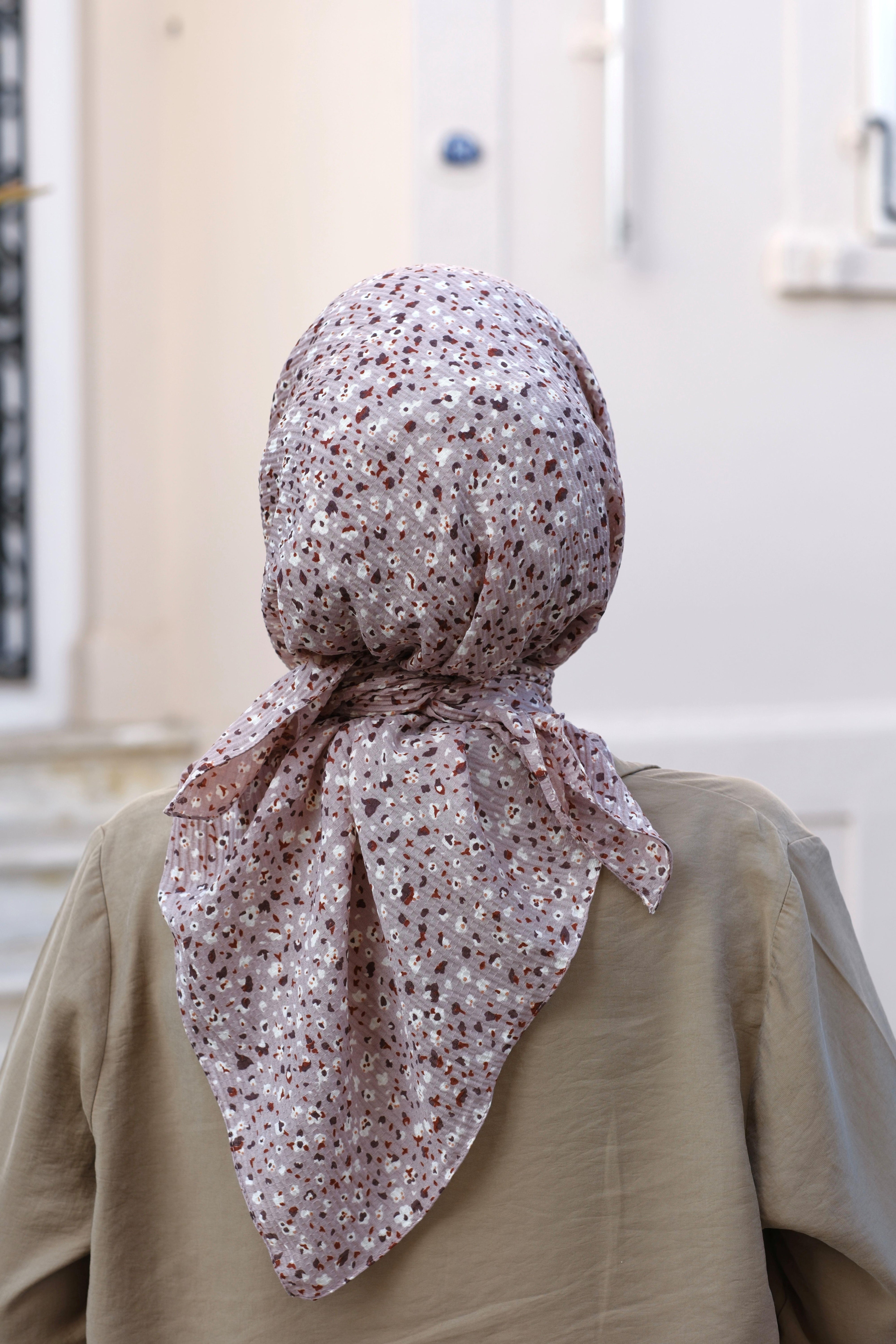 Çiçek Desenli Bürümcük Eşarp Vizon