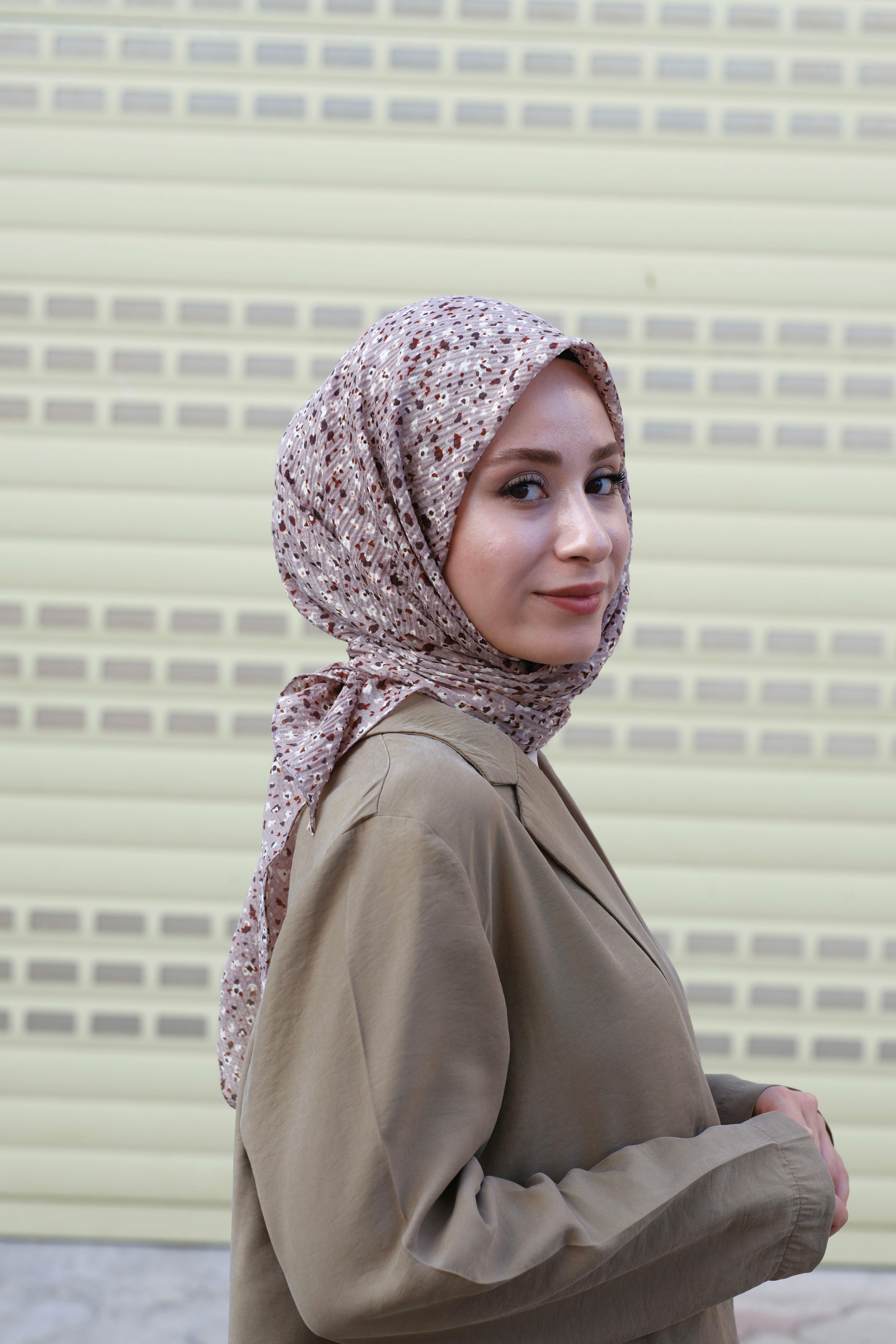 Çiçek Desenli Bürümcük Eşarp Vizon