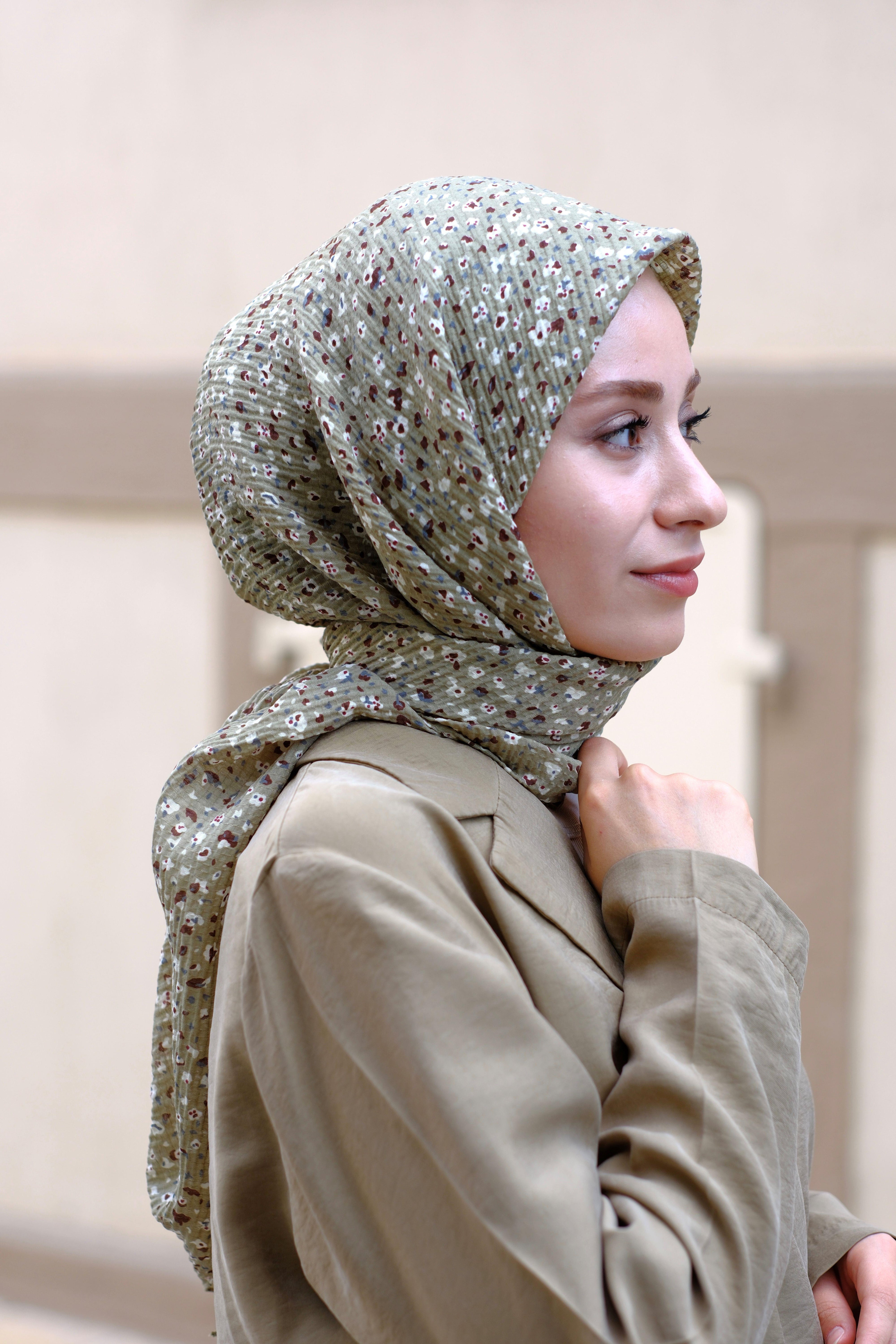 Çiçek Desenli Bürümcük Eşarp YEŞİL